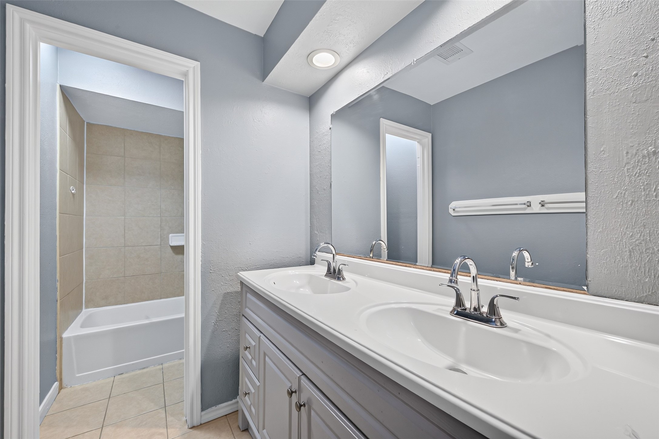 6715 Greenvale Lane Property Photo 33