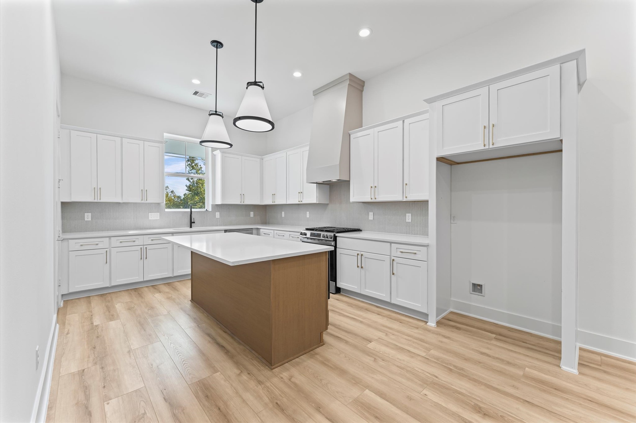 4129 De George Street Property Photo 1