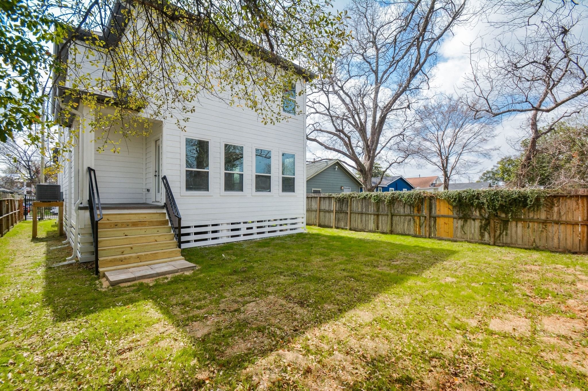 1415 E 35th Street Property Photo 8