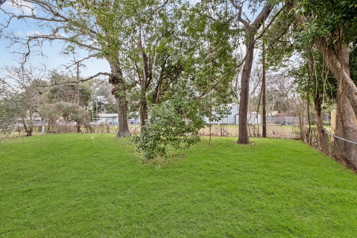 2217 Meadow Lane Property Photo 5