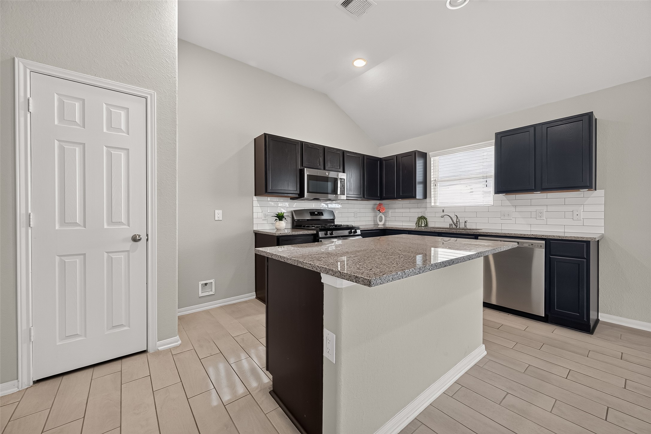 2122 Artic Loon Drive Property Photo 11