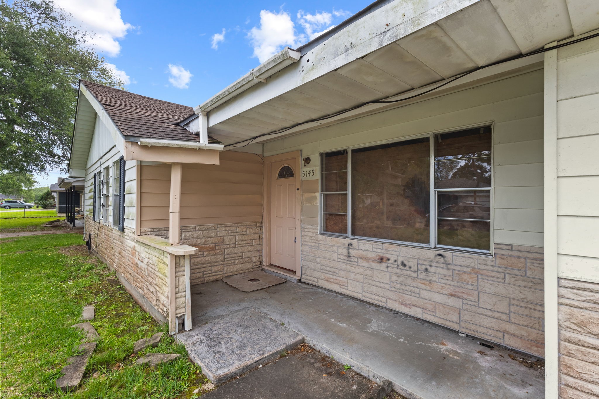 5145 Raleigh Drive Property Photo 5