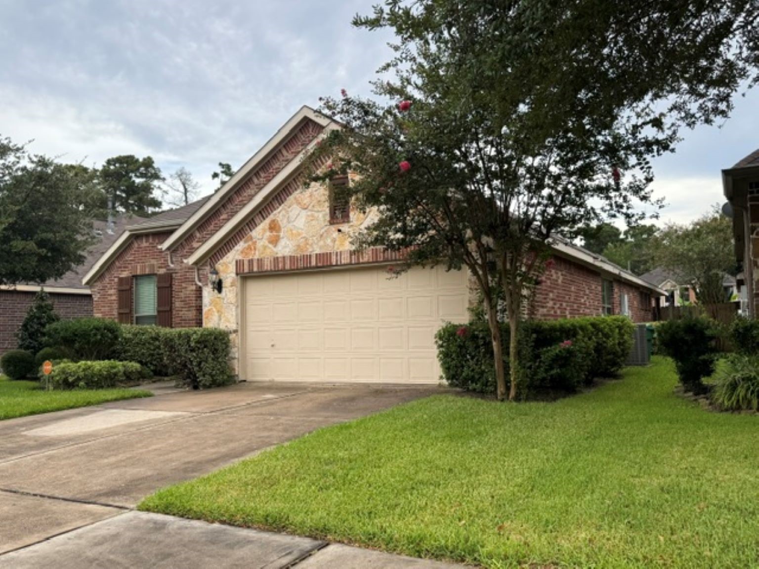 21353 Kings Guild Lane Property Photo 2