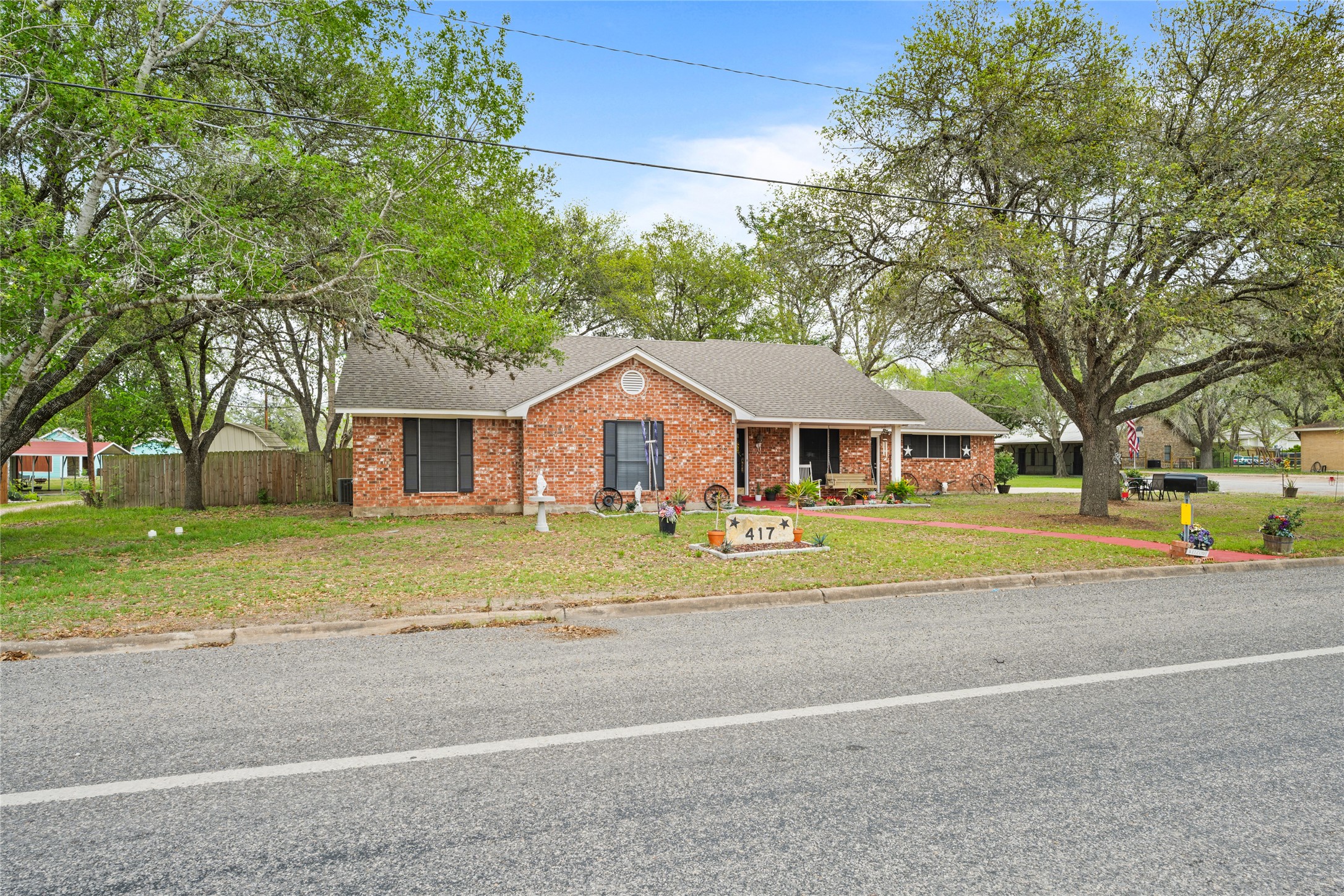 417 S Faires Property Photo 4