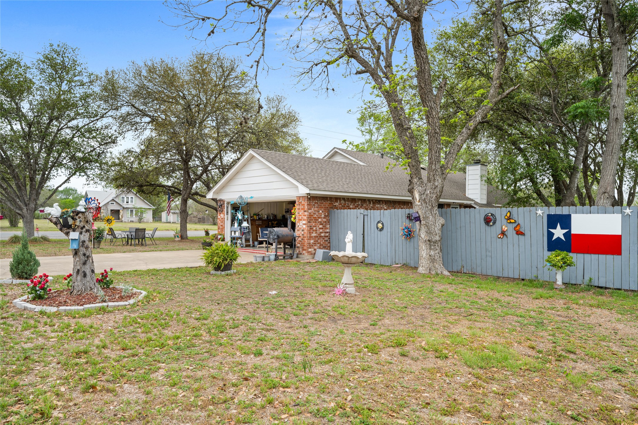 417 S Faires Property Photo 23
