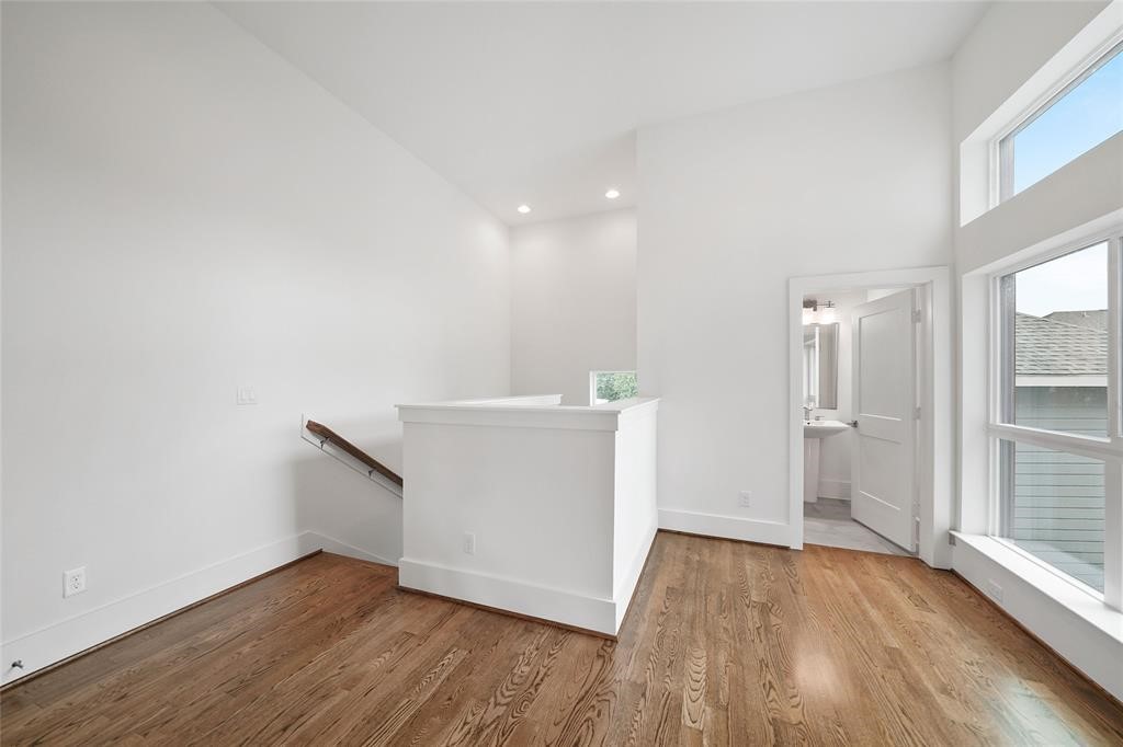 1539 W 23rd Street D Property Photo 11