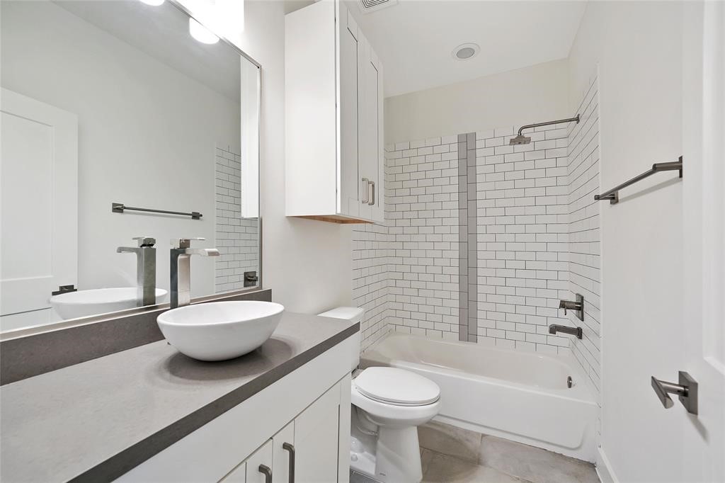 1539 W 23rd Street D Property Photo 15