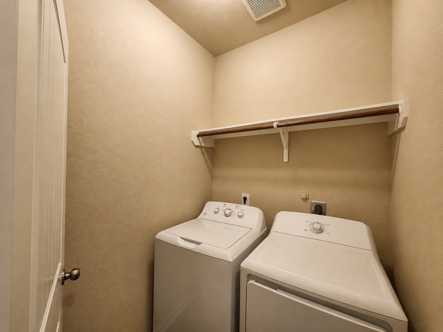 7447 Wheatley Gardens Drive Property Photo 9