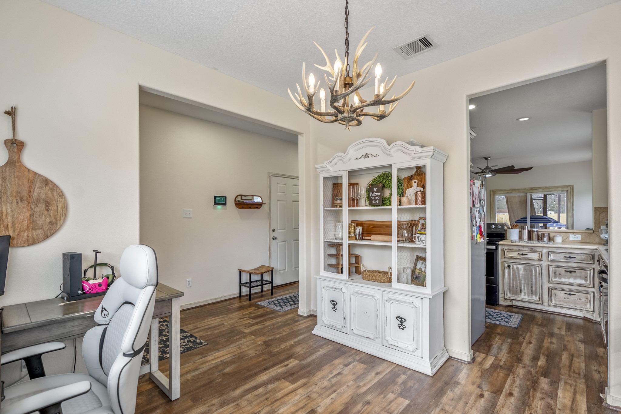 24628 Leitrim Street Property Photo 6