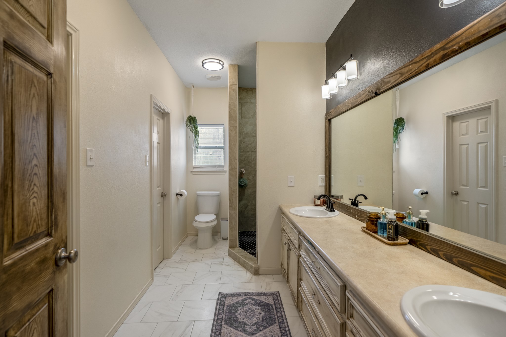 24628 Leitrim Street Property Photo 17