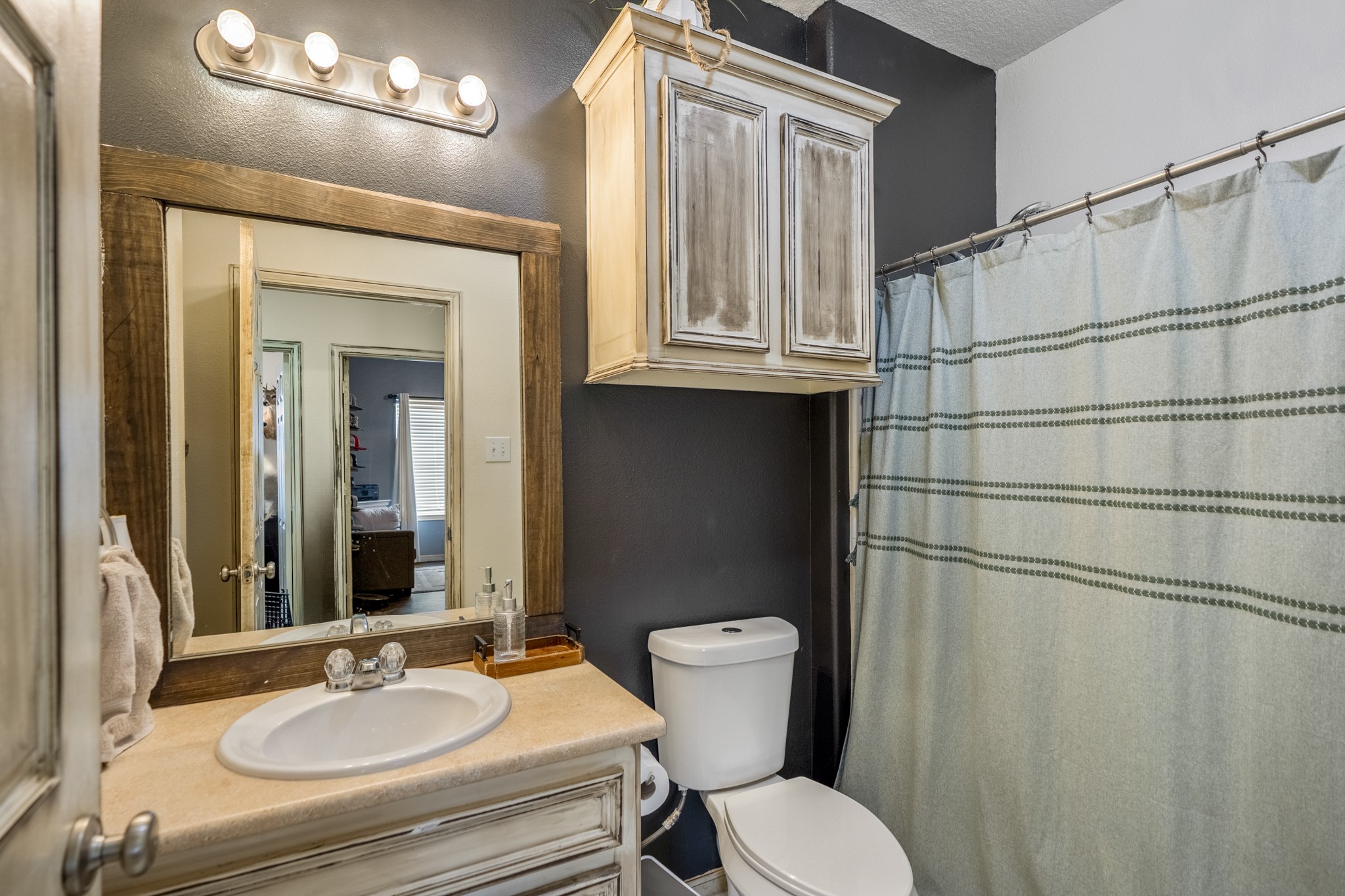 24628 Leitrim Street Property Photo 22