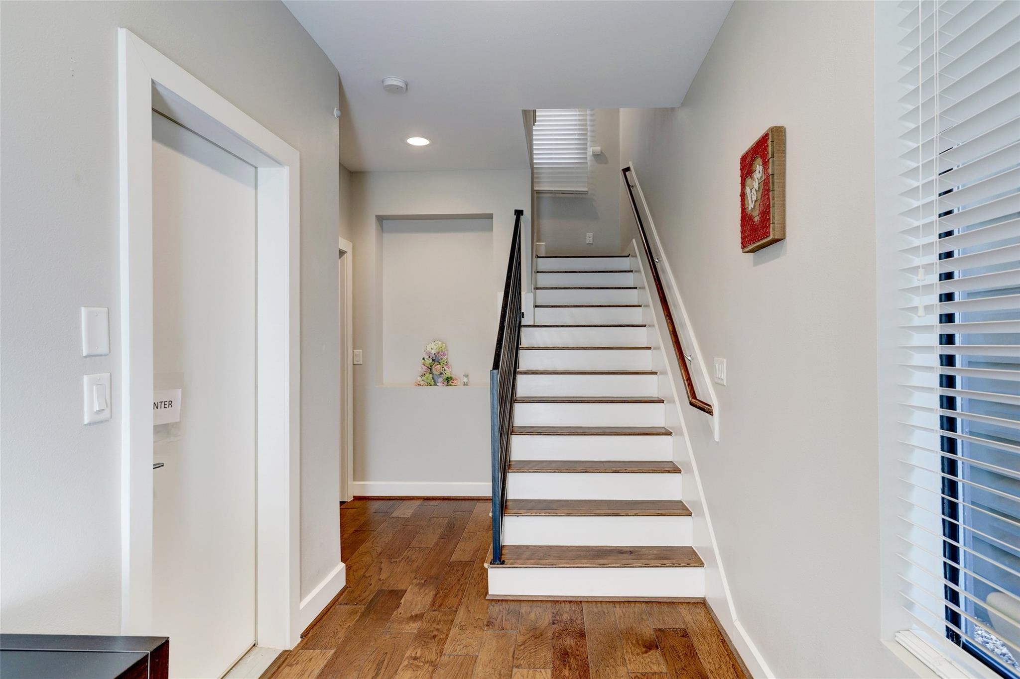 3015 Gillespie Street Property Photo 4