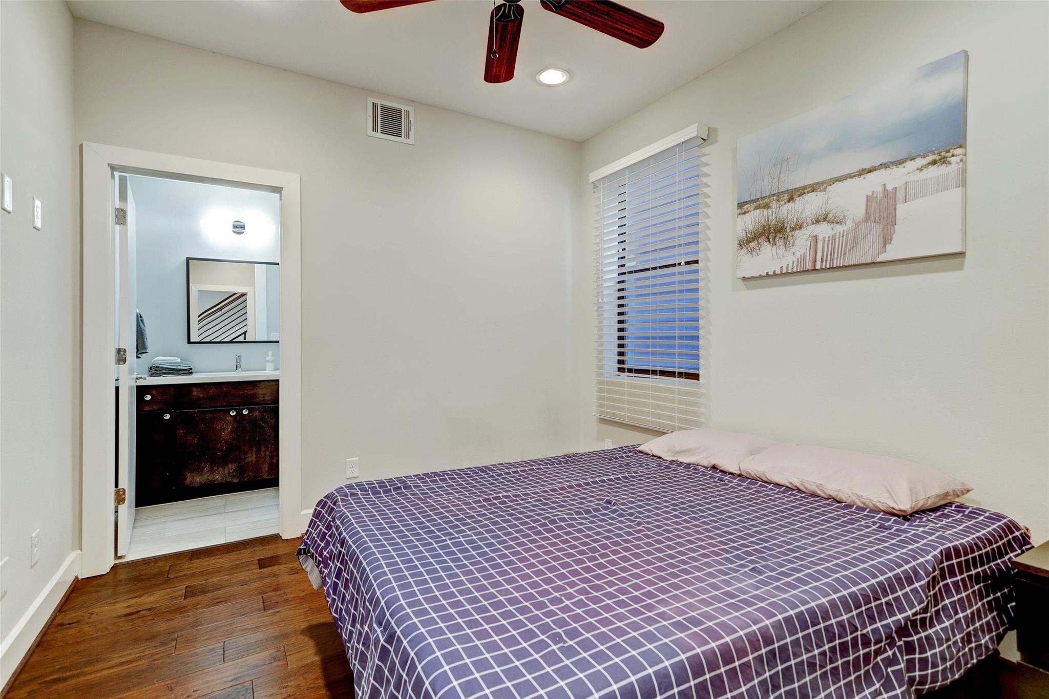 3015 Gillespie Street Property Photo 7