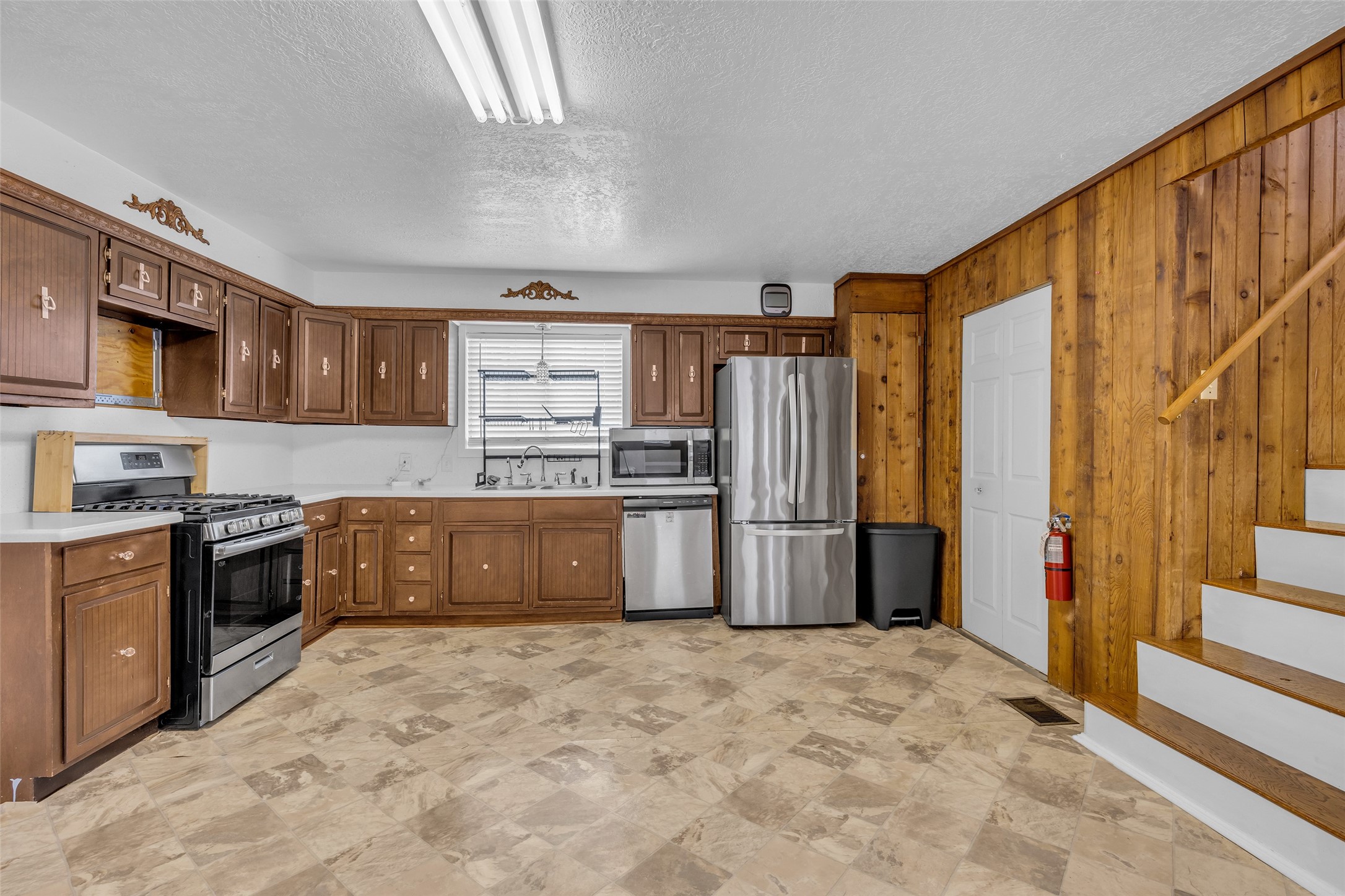15301 Arrowhead Loop W Property Photo 5