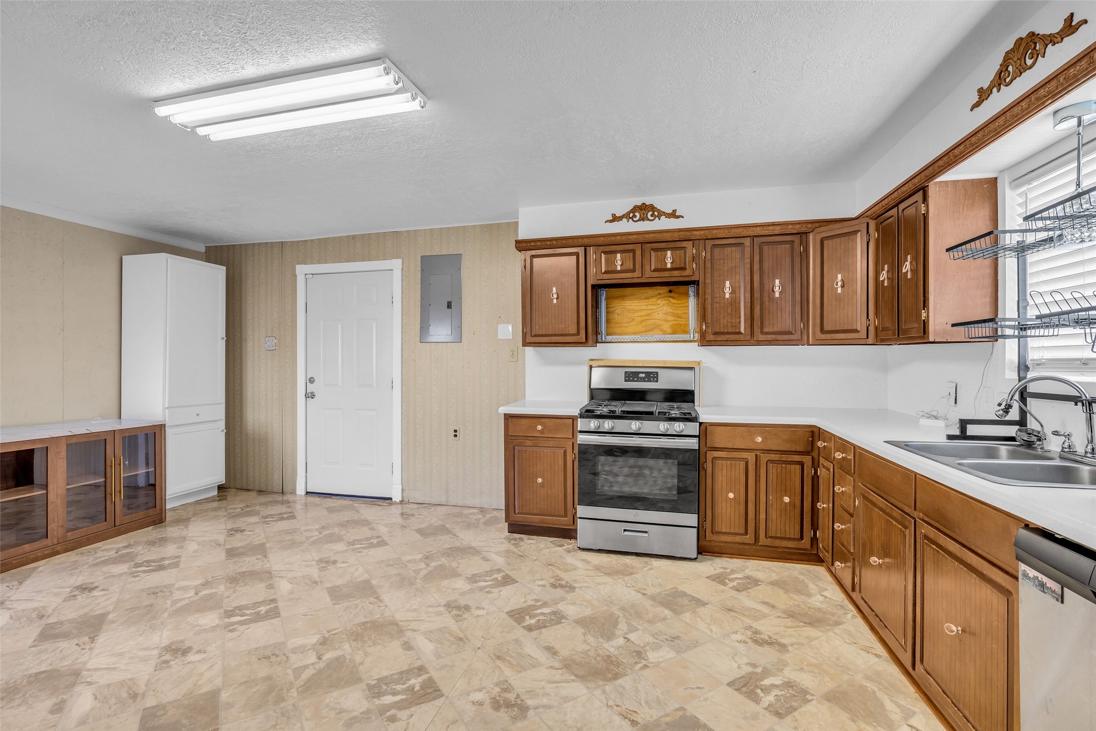 15301 Arrowhead Loop W Property Photo 10