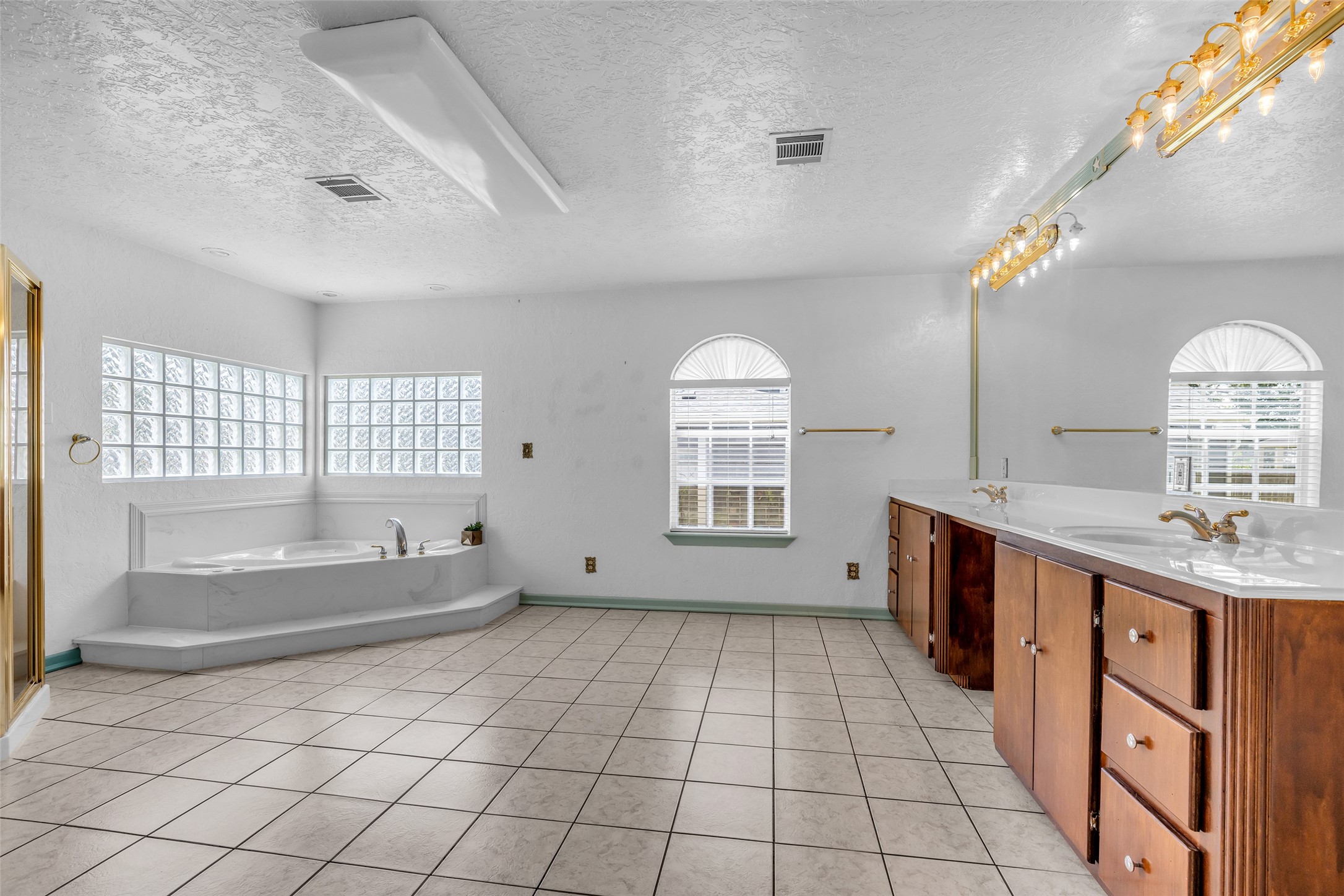 15301 Arrowhead Loop W Property Photo 16