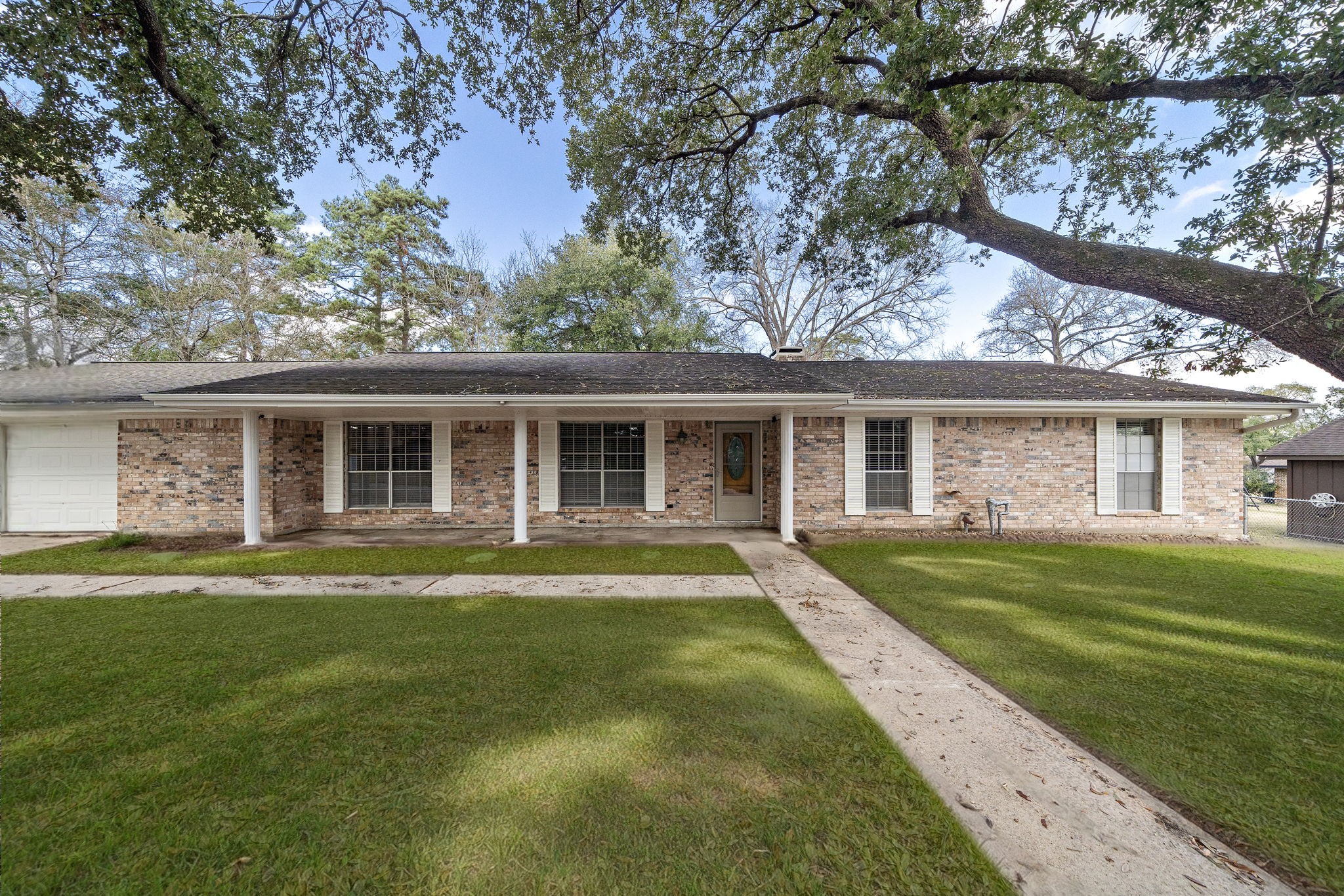 1104 Hillcrest Drive Property Photo 1