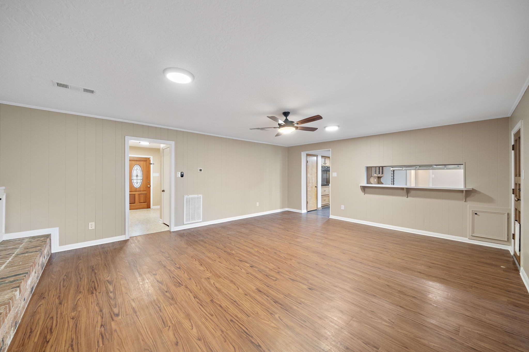 1104 Hillcrest Drive Property Photo 4