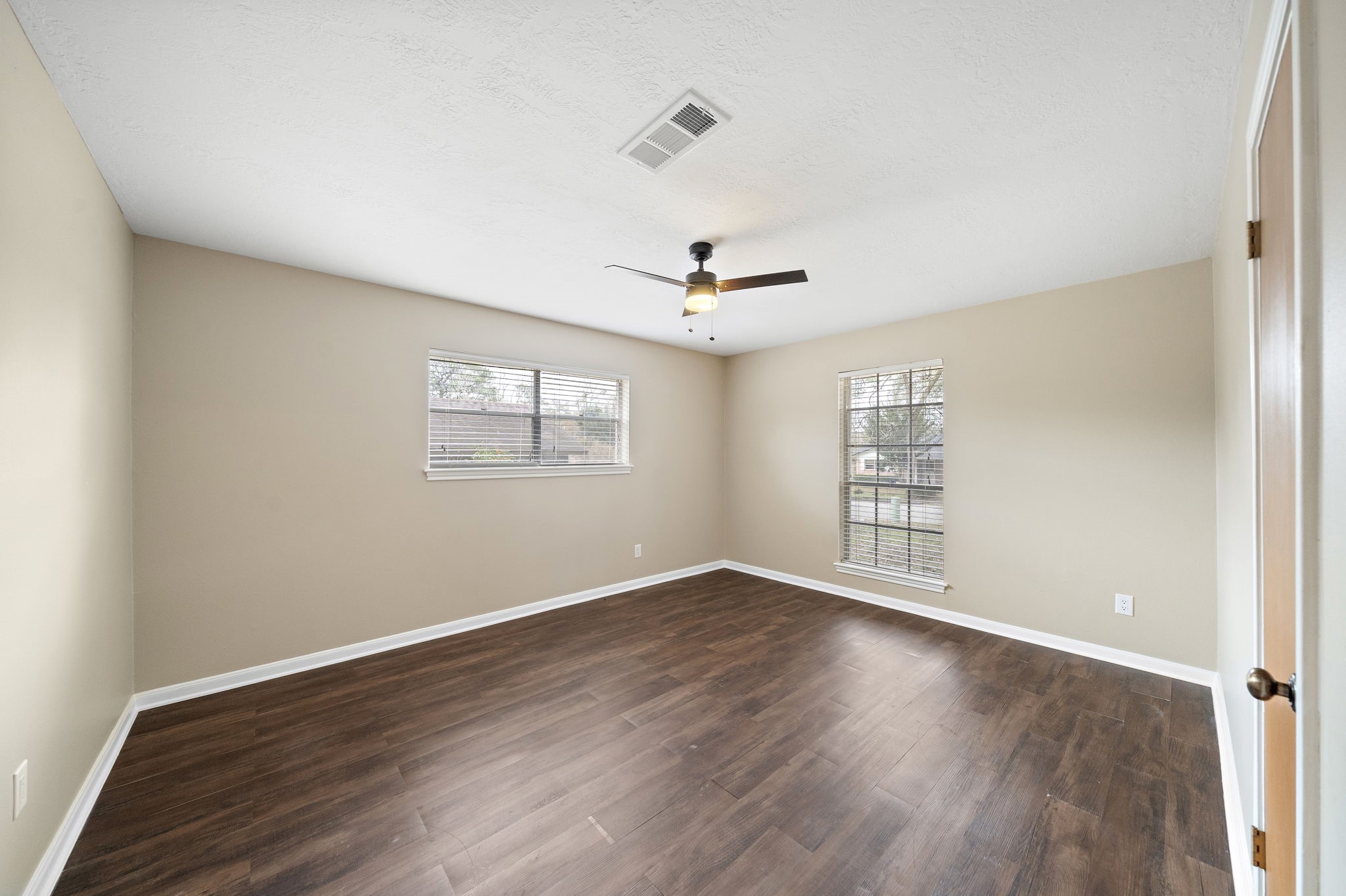 1104 Hillcrest Drive Property Photo 11