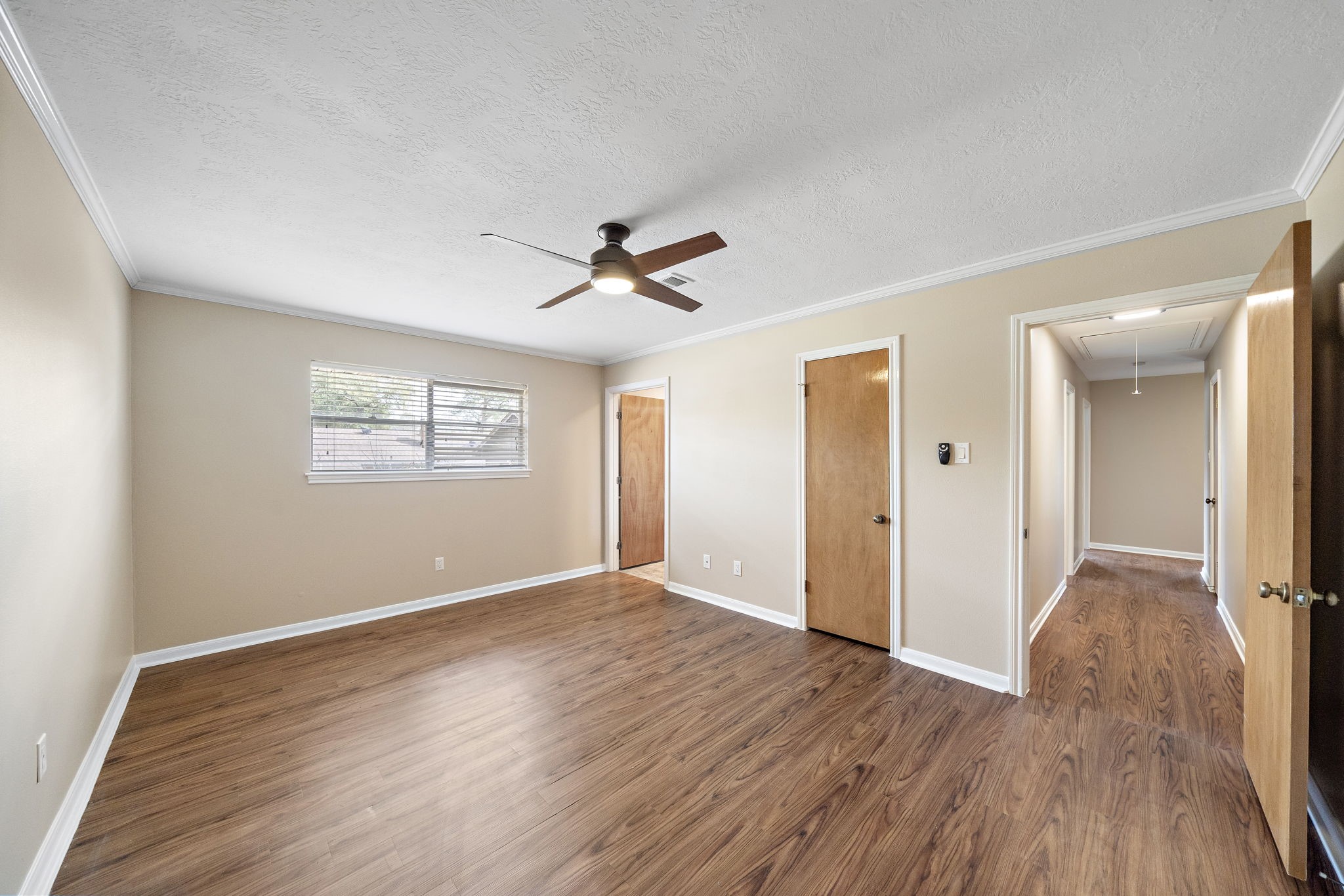 1104 Hillcrest Drive Property Photo 12