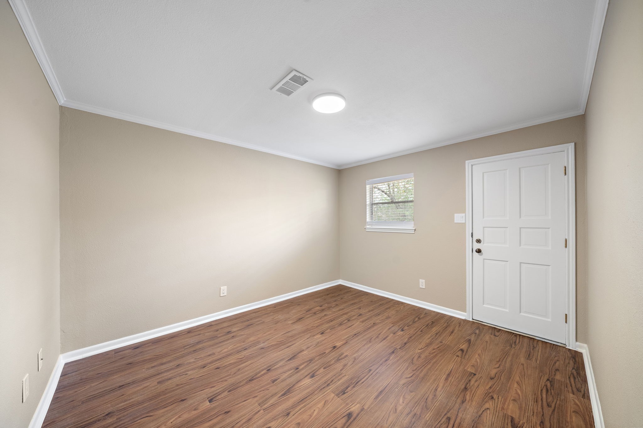 1104 Hillcrest Drive Property Photo 14