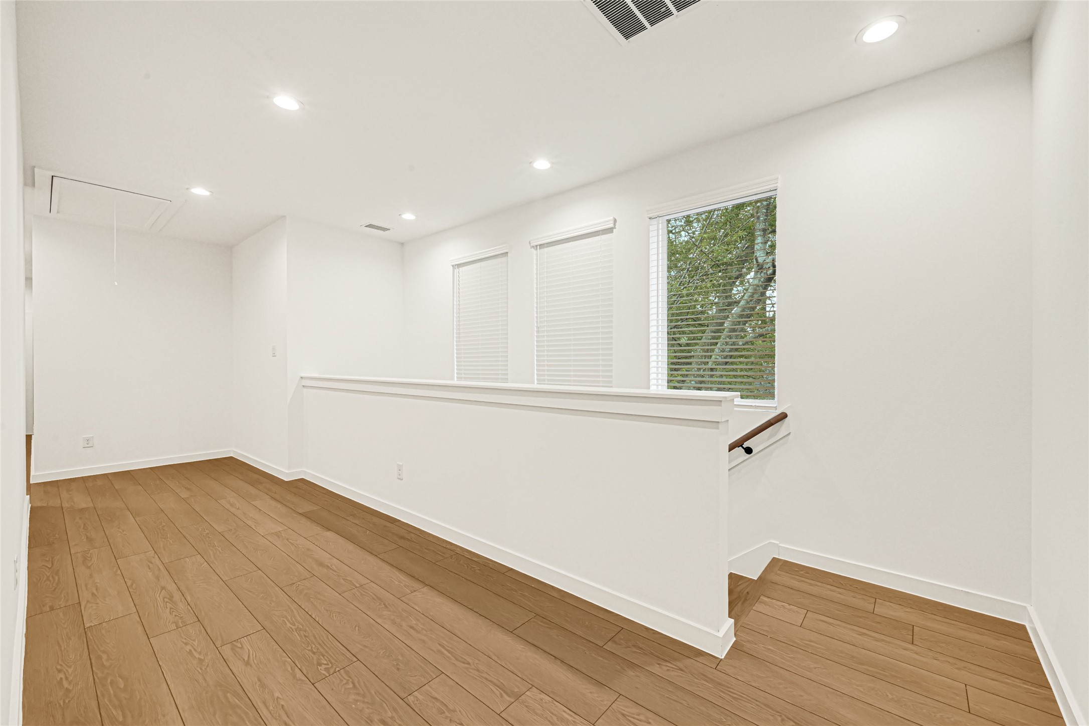 3225 Dennis Street Property Photo 12