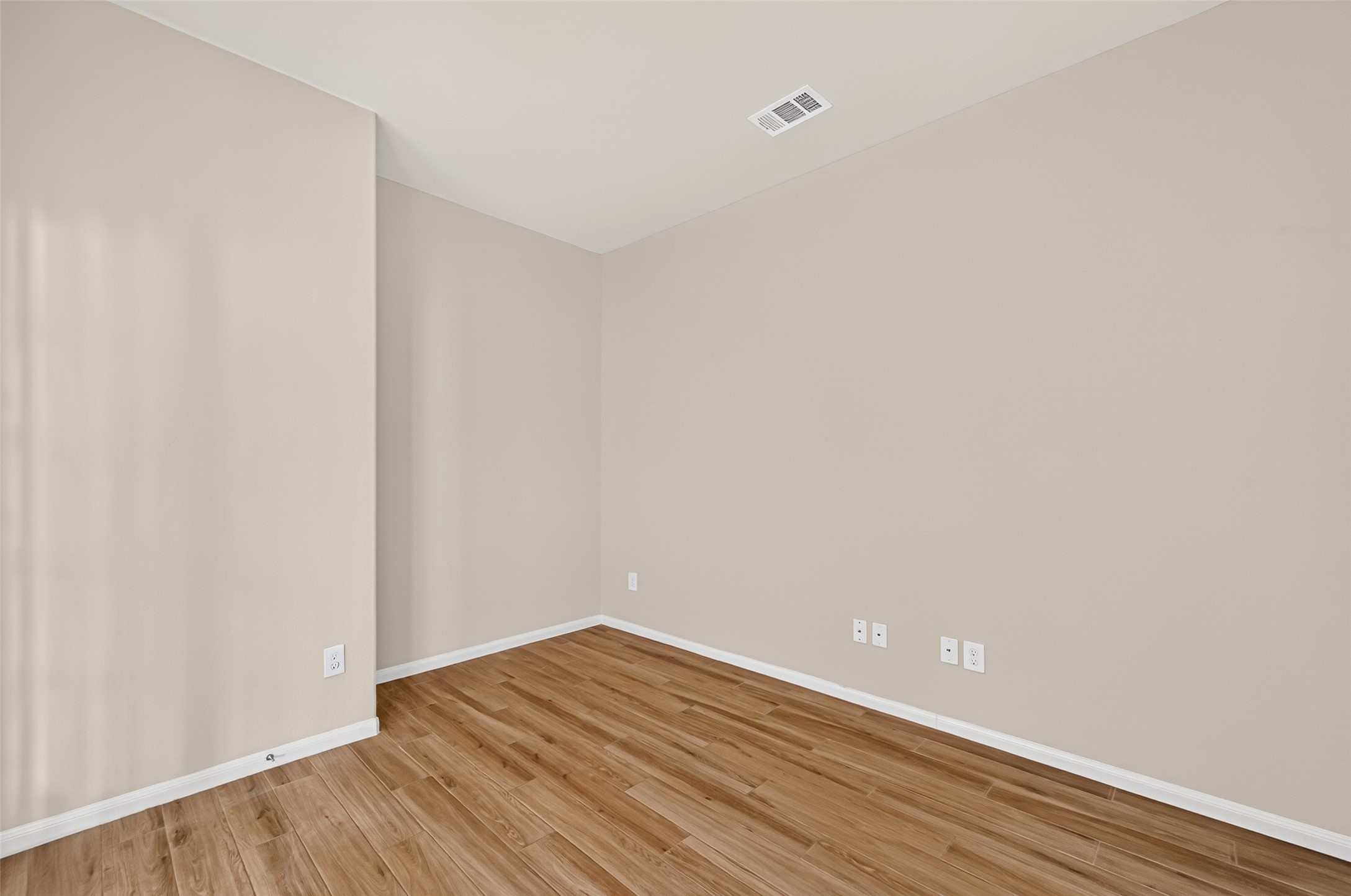 4403 Silvergrass Lane Property Photo 10