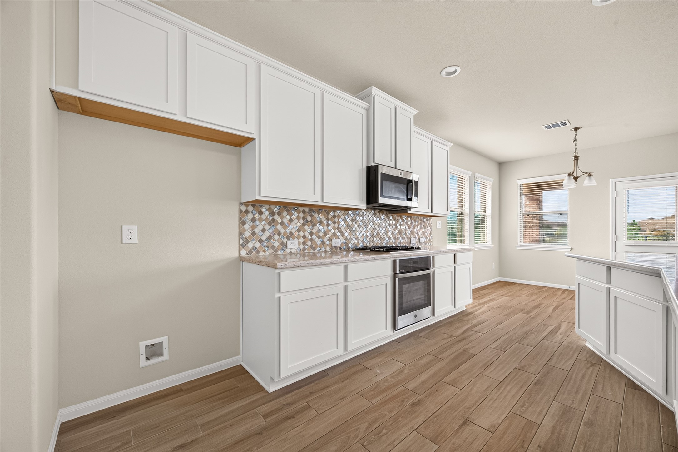 4403 Silvergrass Lane Property Photo 16