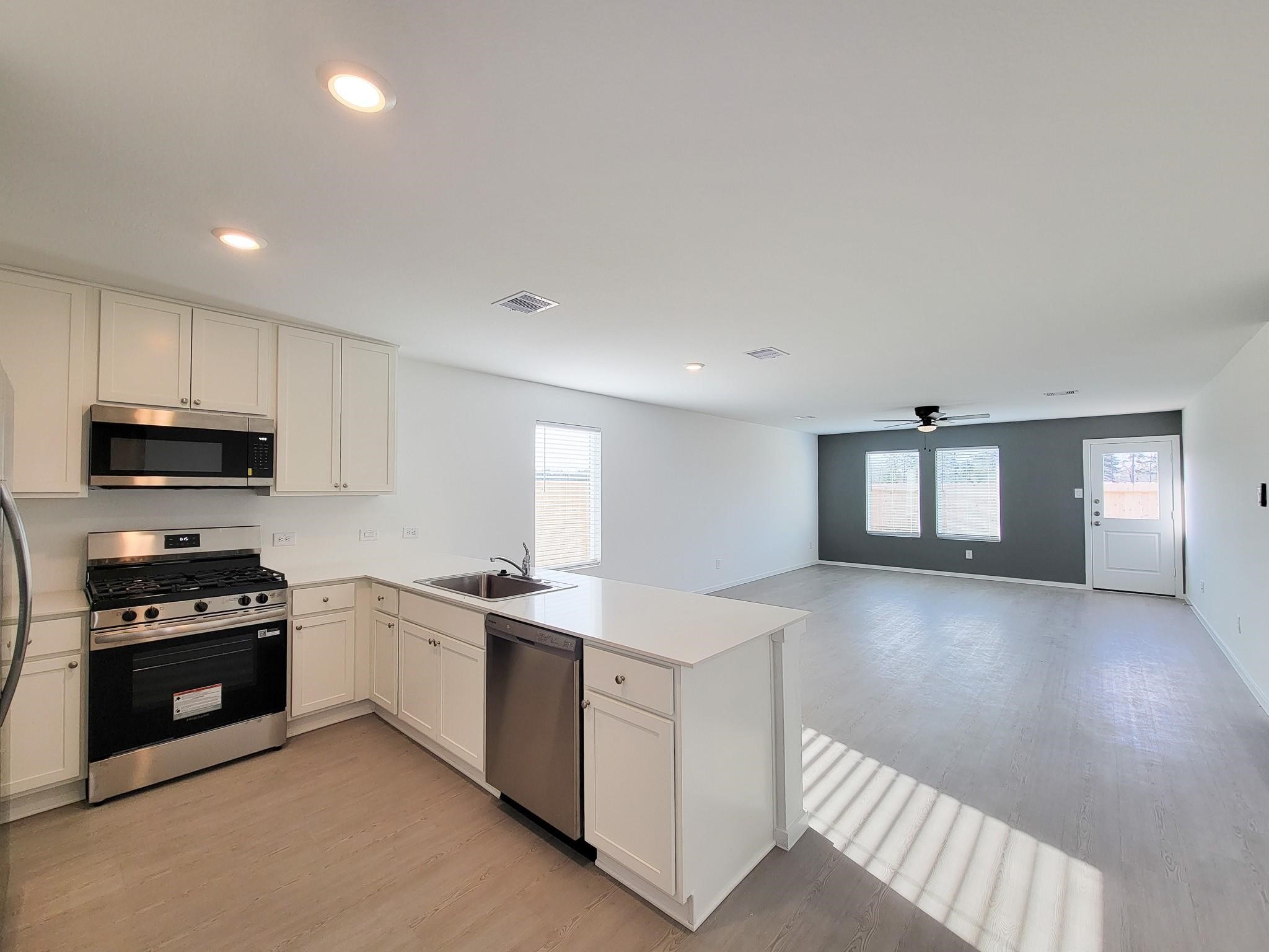15671 Plum Brook Drive Property Photo 14