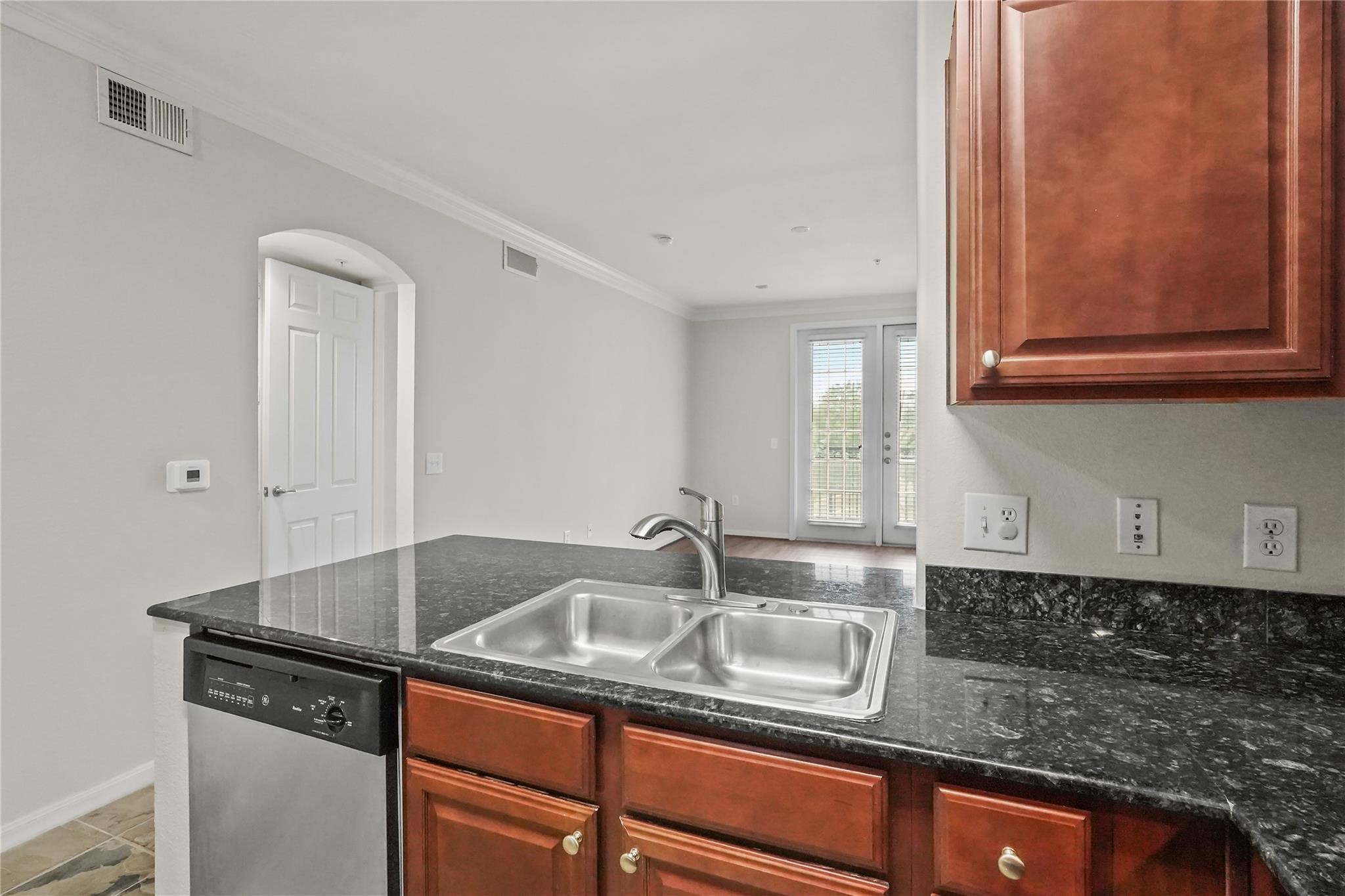 7575 Kirby Drive 3205 Property Photo 4