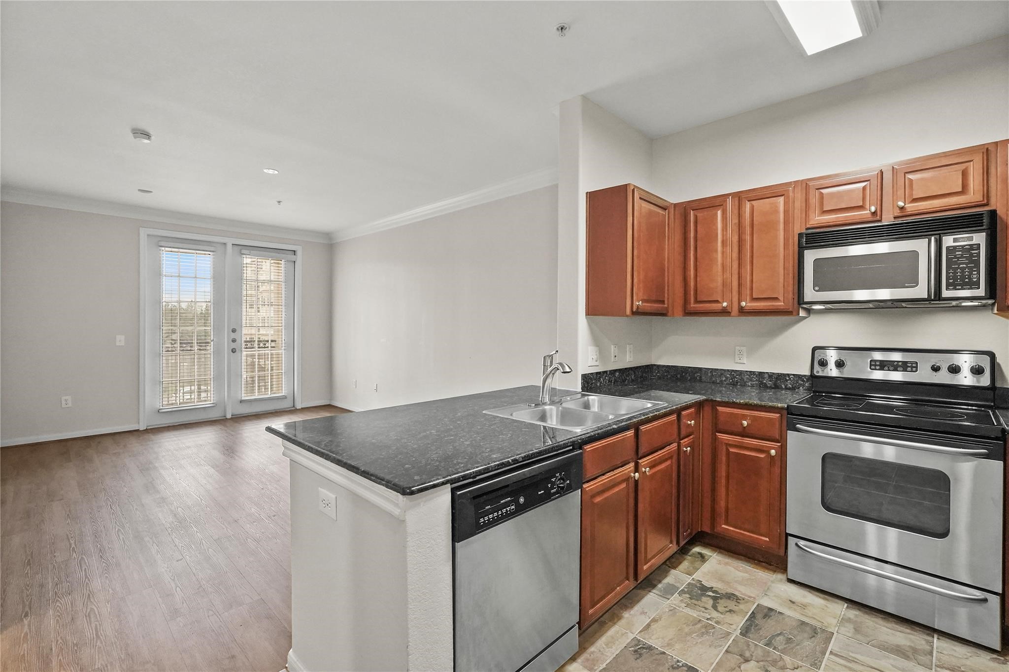 7575 Kirby Drive 3205 Property Photo 5