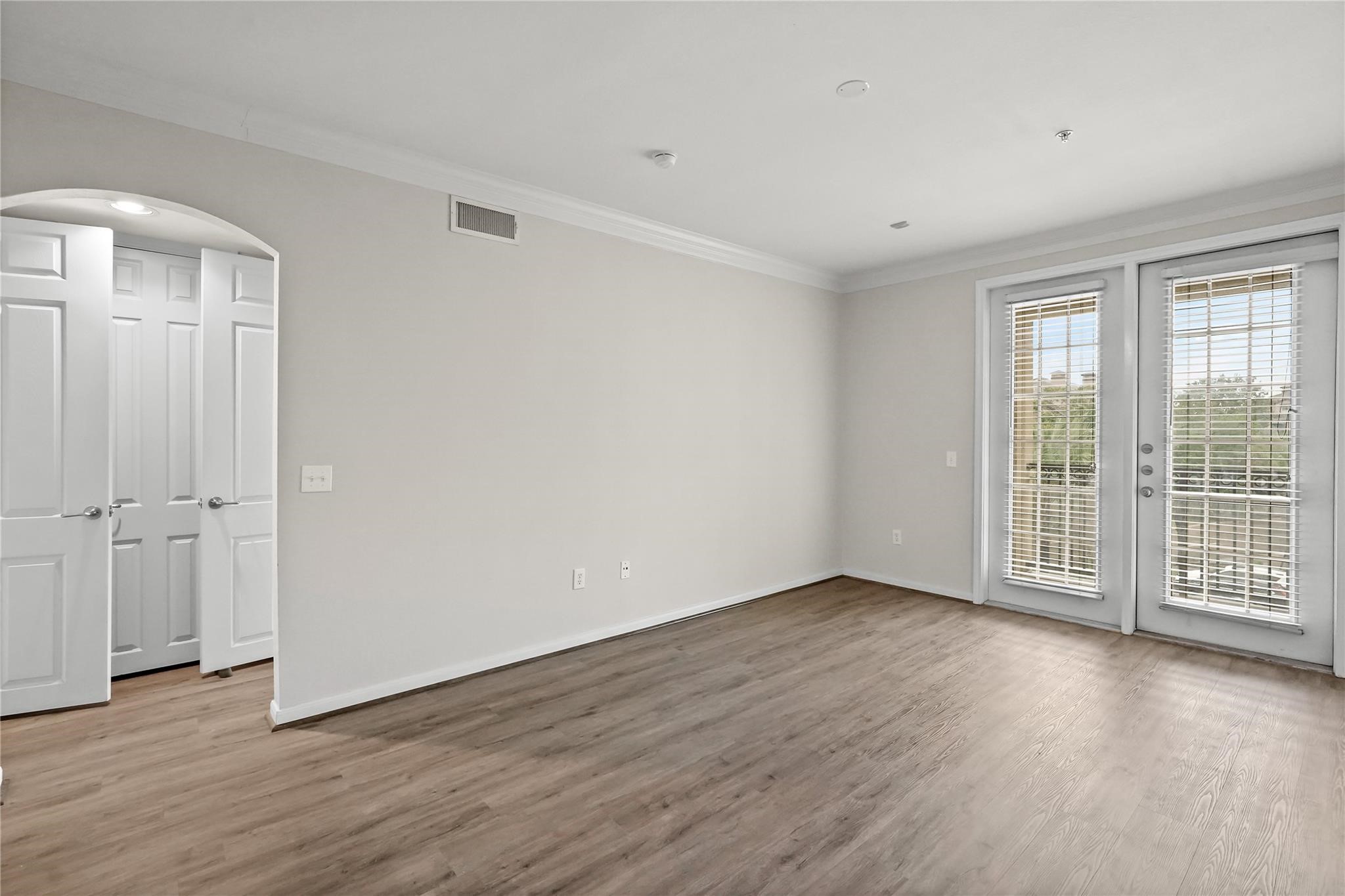 7575 Kirby Drive 3205 Property Photo 9