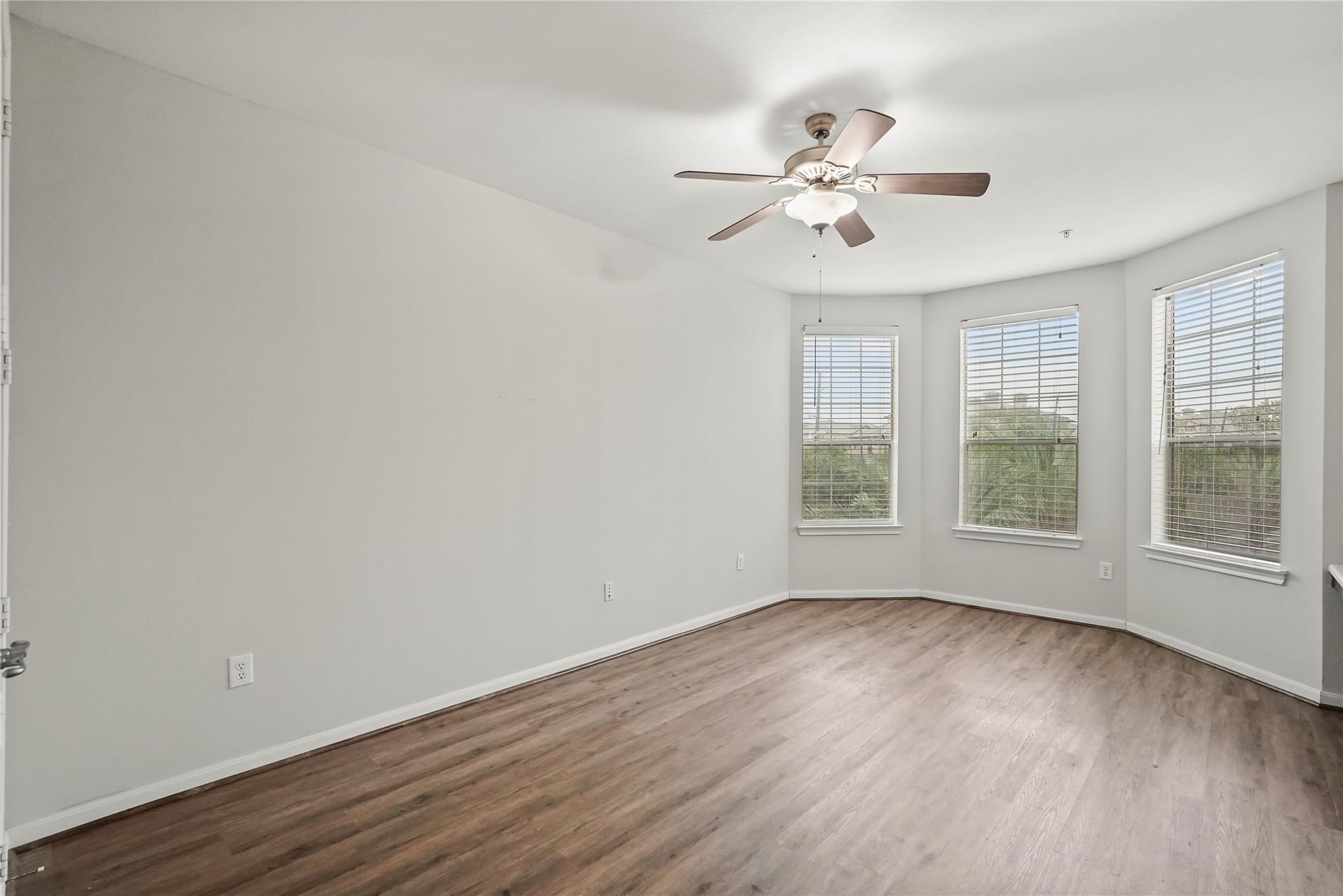 7575 Kirby Drive 3205 Property Photo 13