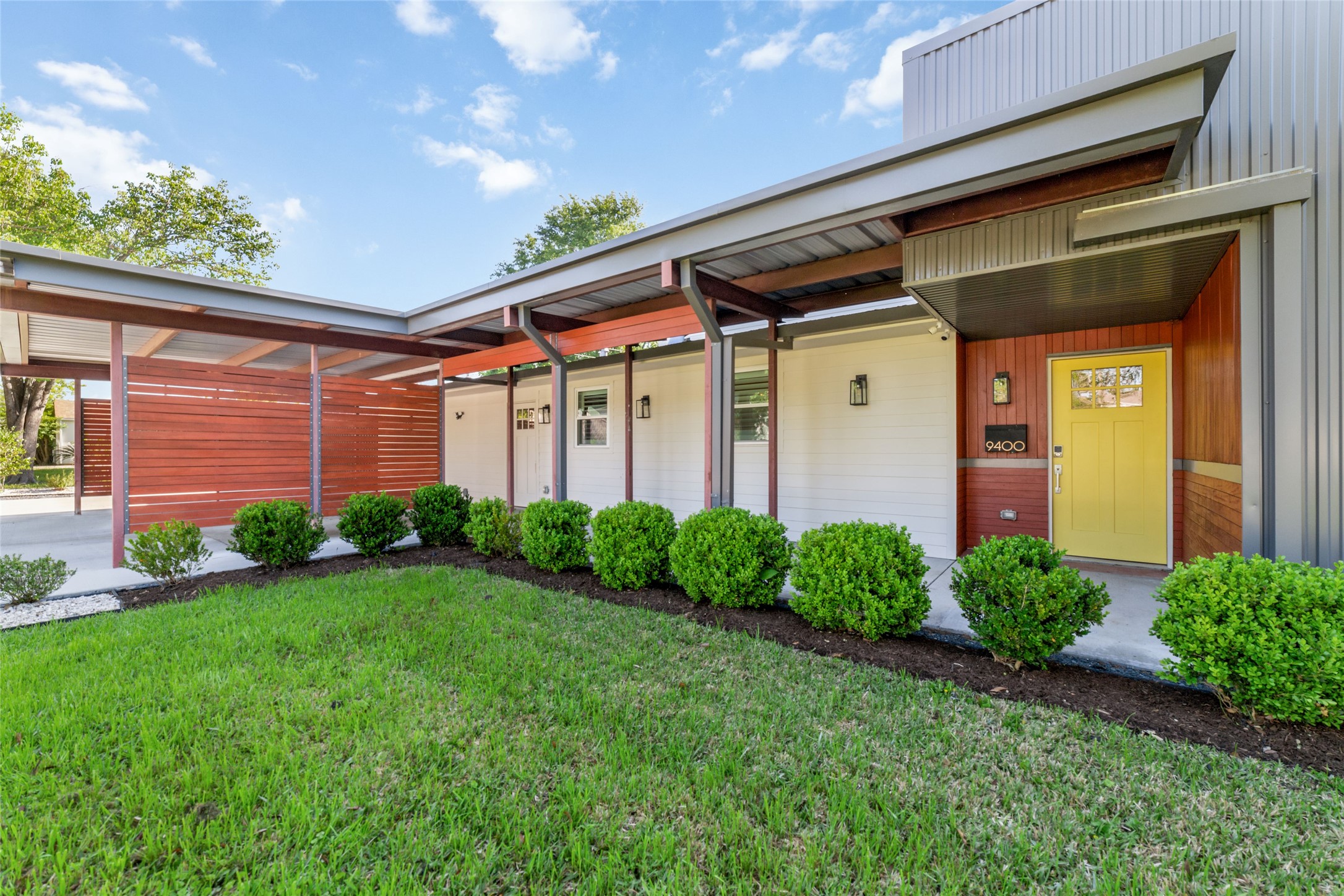 9400 Spring Branch Drive Property Photo 1