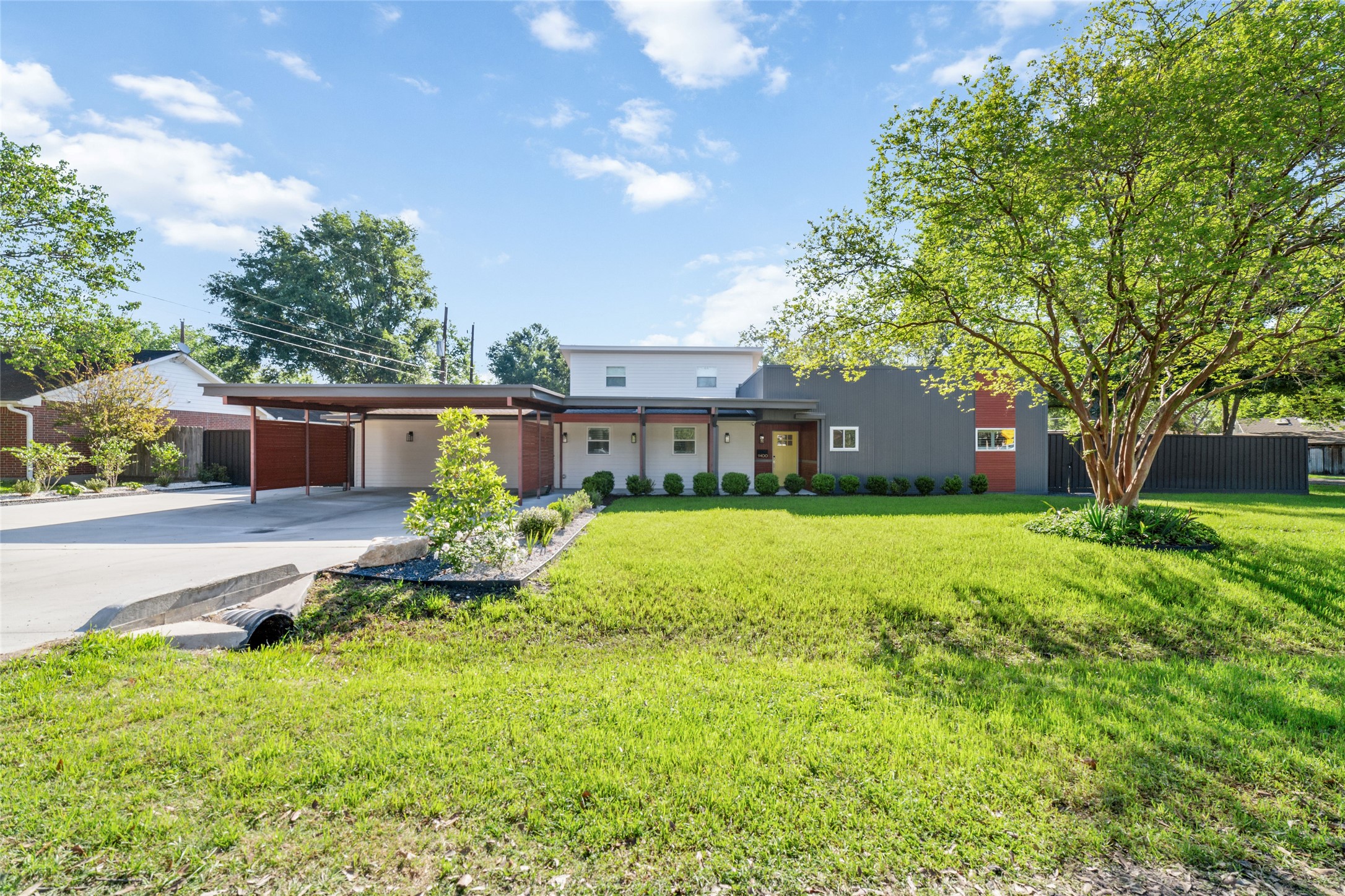 9400 Spring Branch Drive Property Photo 4