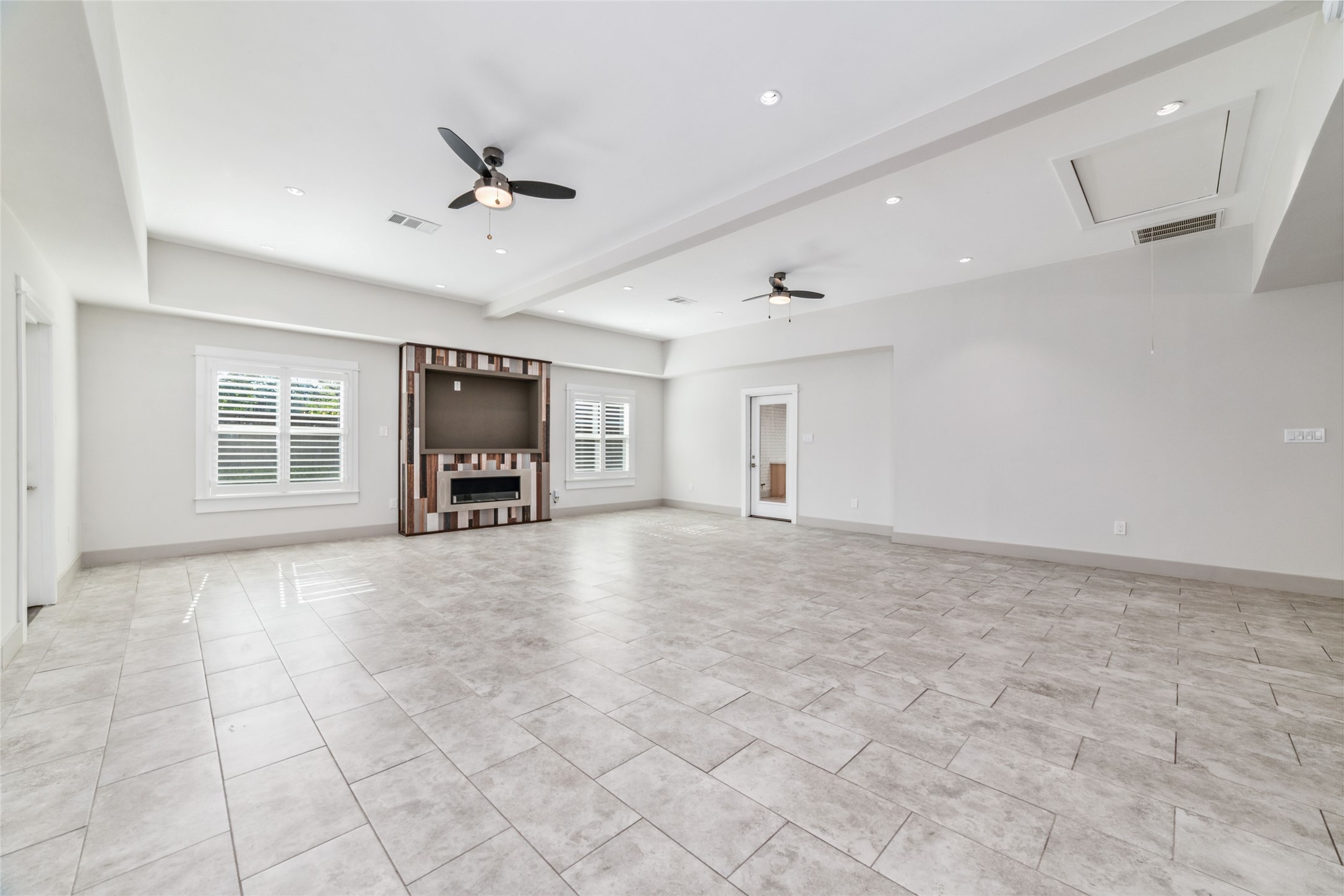 9400 Spring Branch Drive Property Photo 11