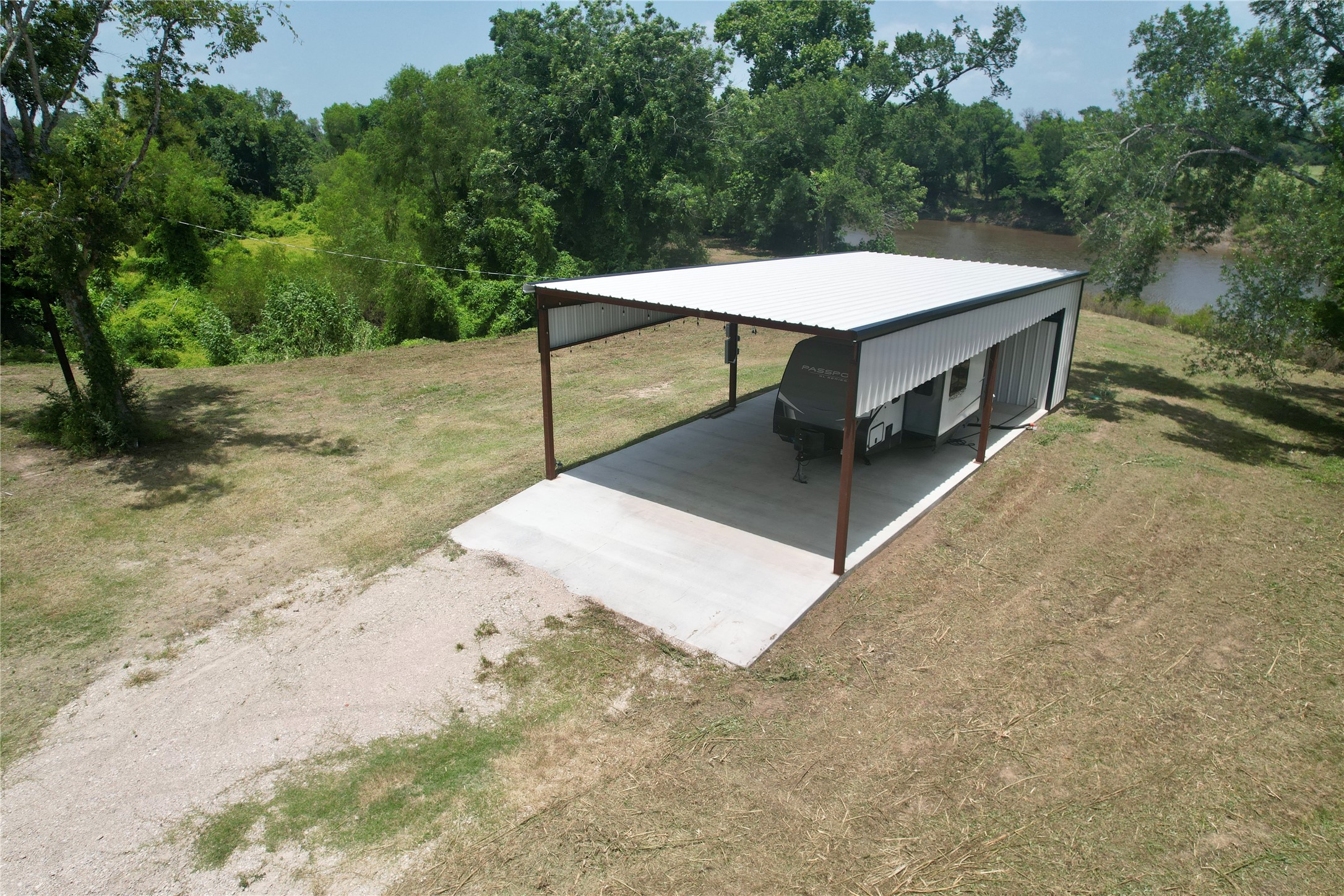 17653 River Road Property Photo 3