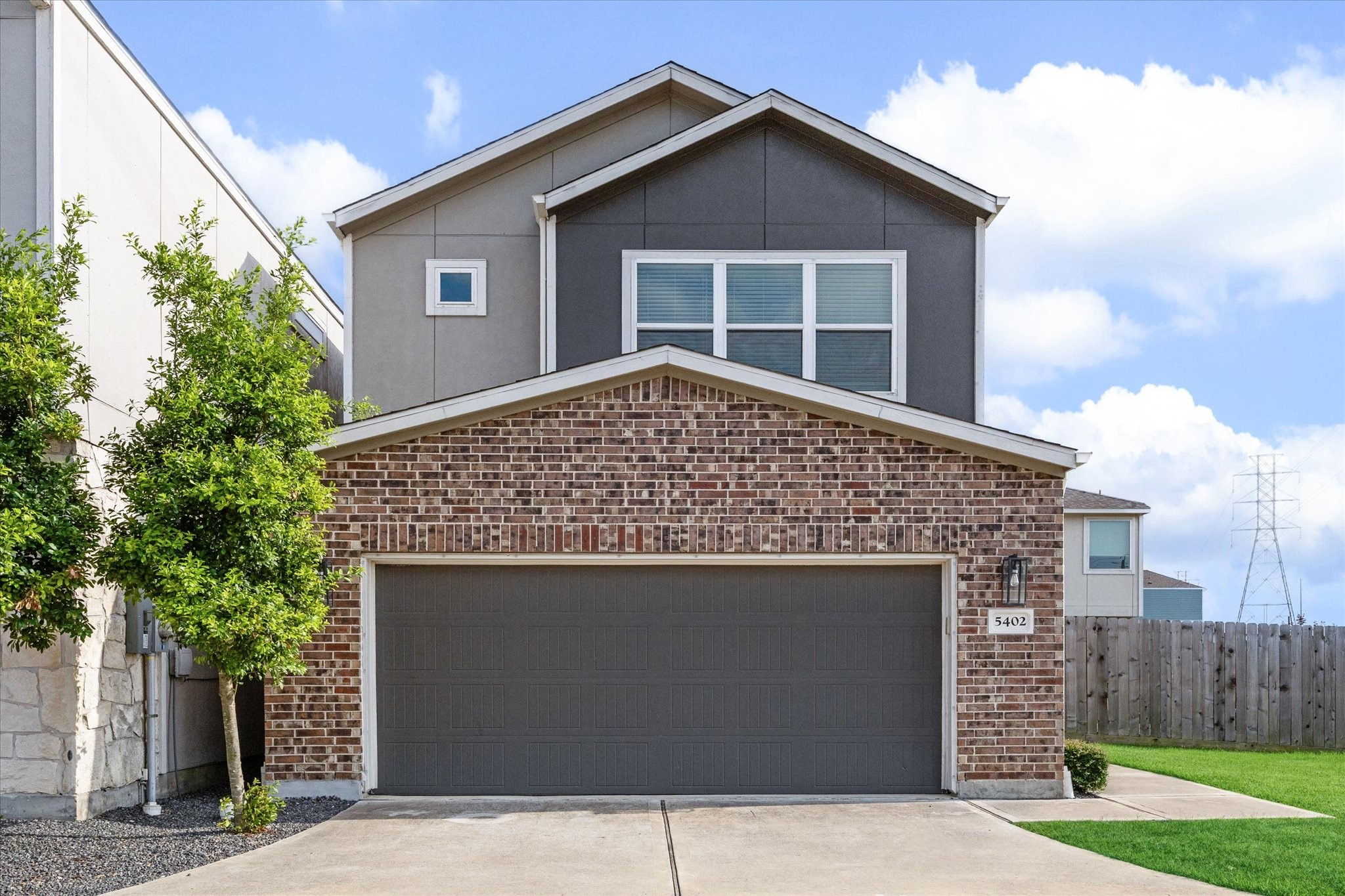 5402 Oriente Lane Property Photo 1