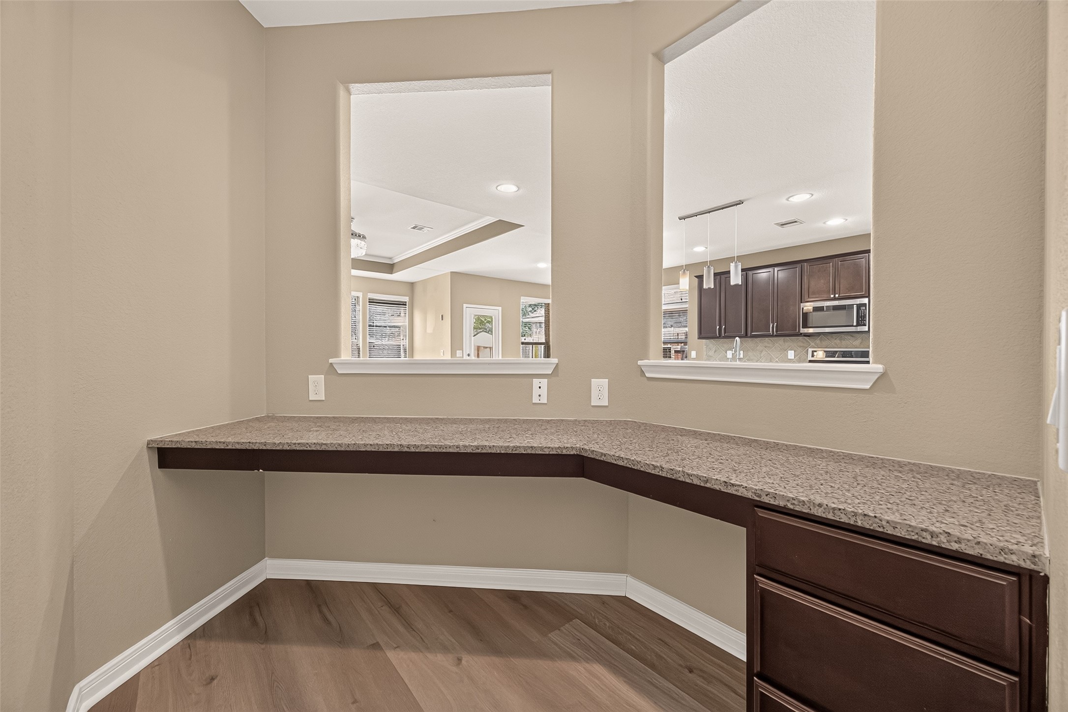 15711 Huddleston Drive Property Photo 4