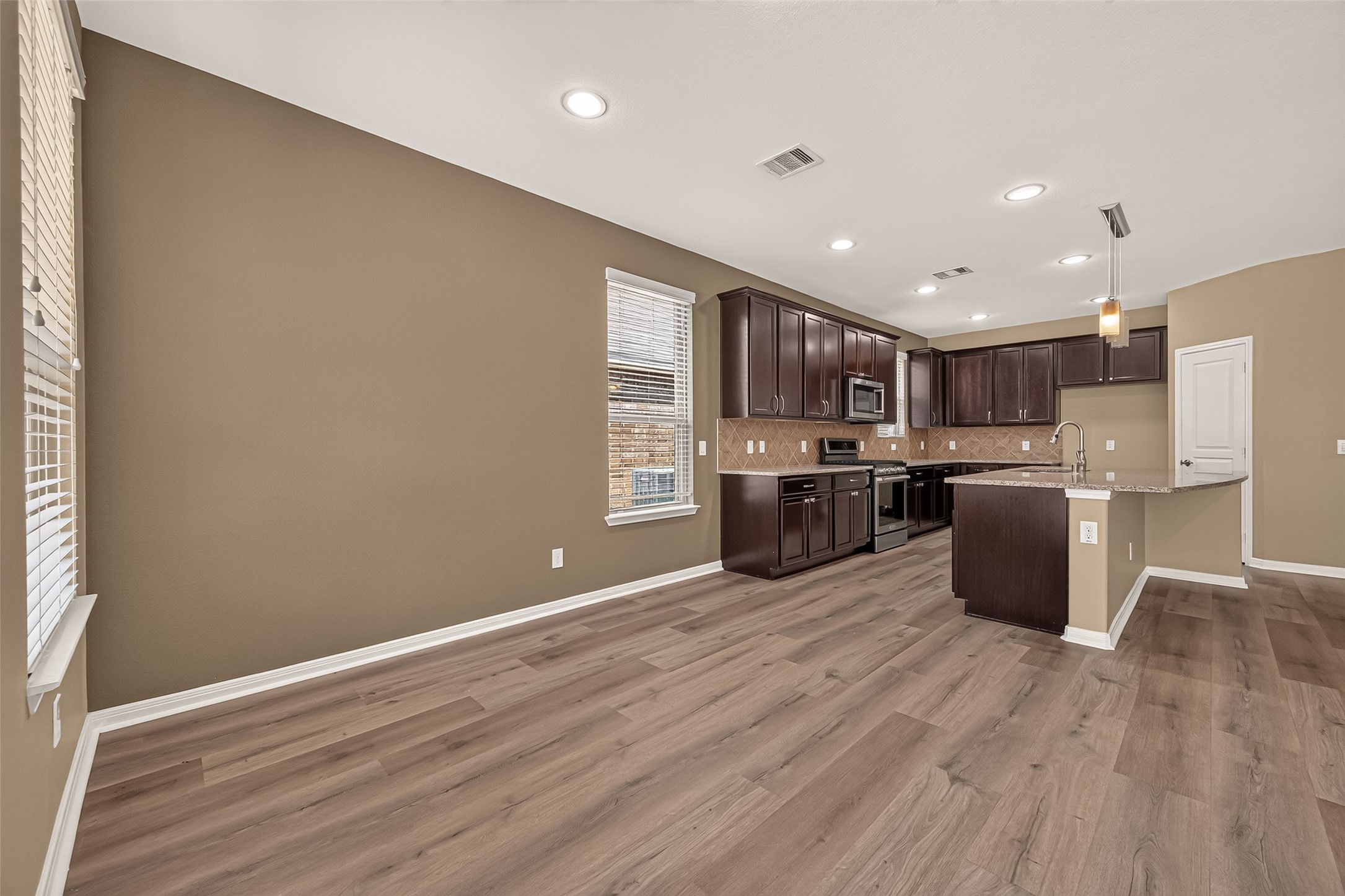 15711 Huddleston Drive Property Photo 10