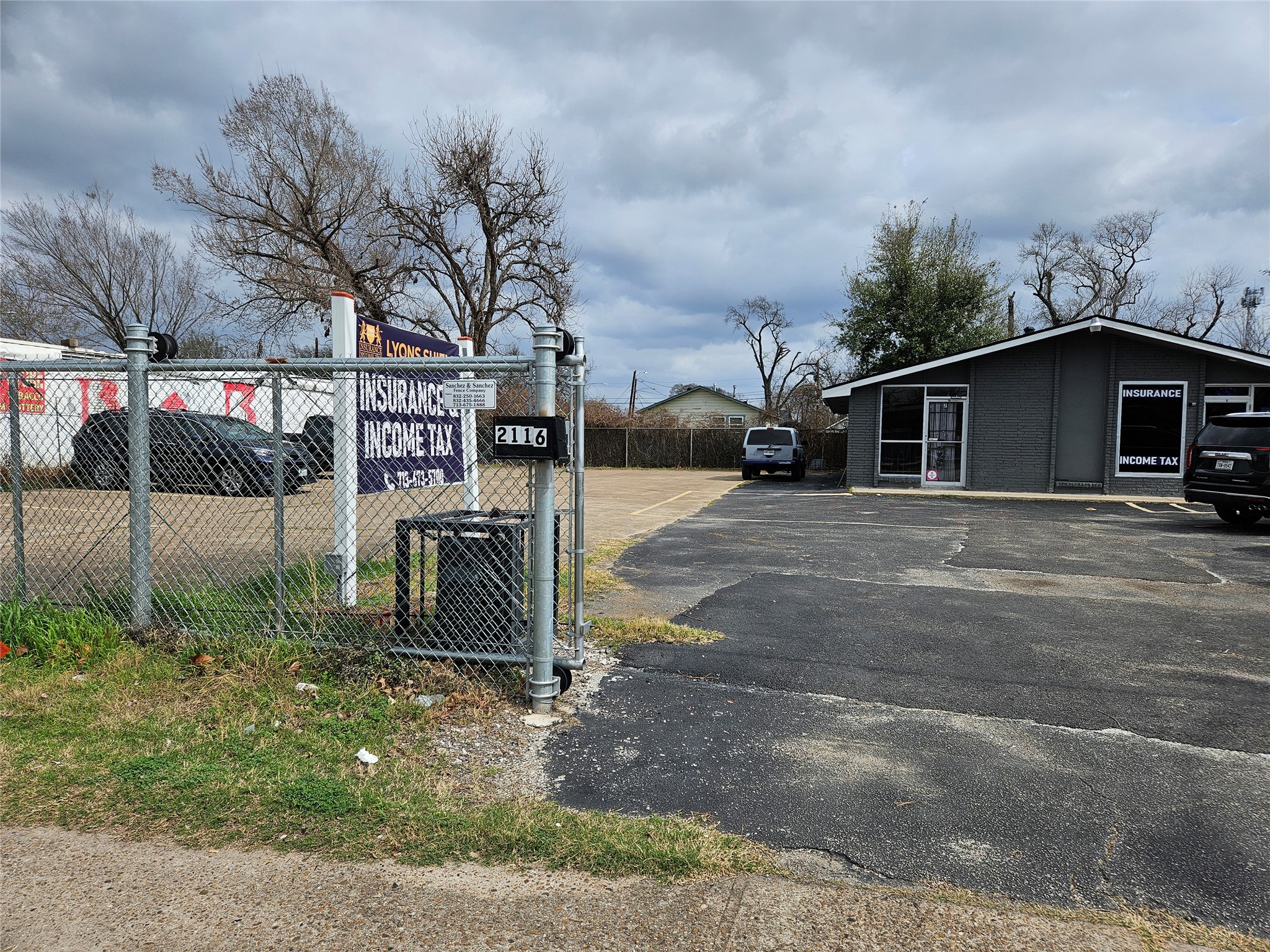 2116 Lockwood Drive Property Photo 1