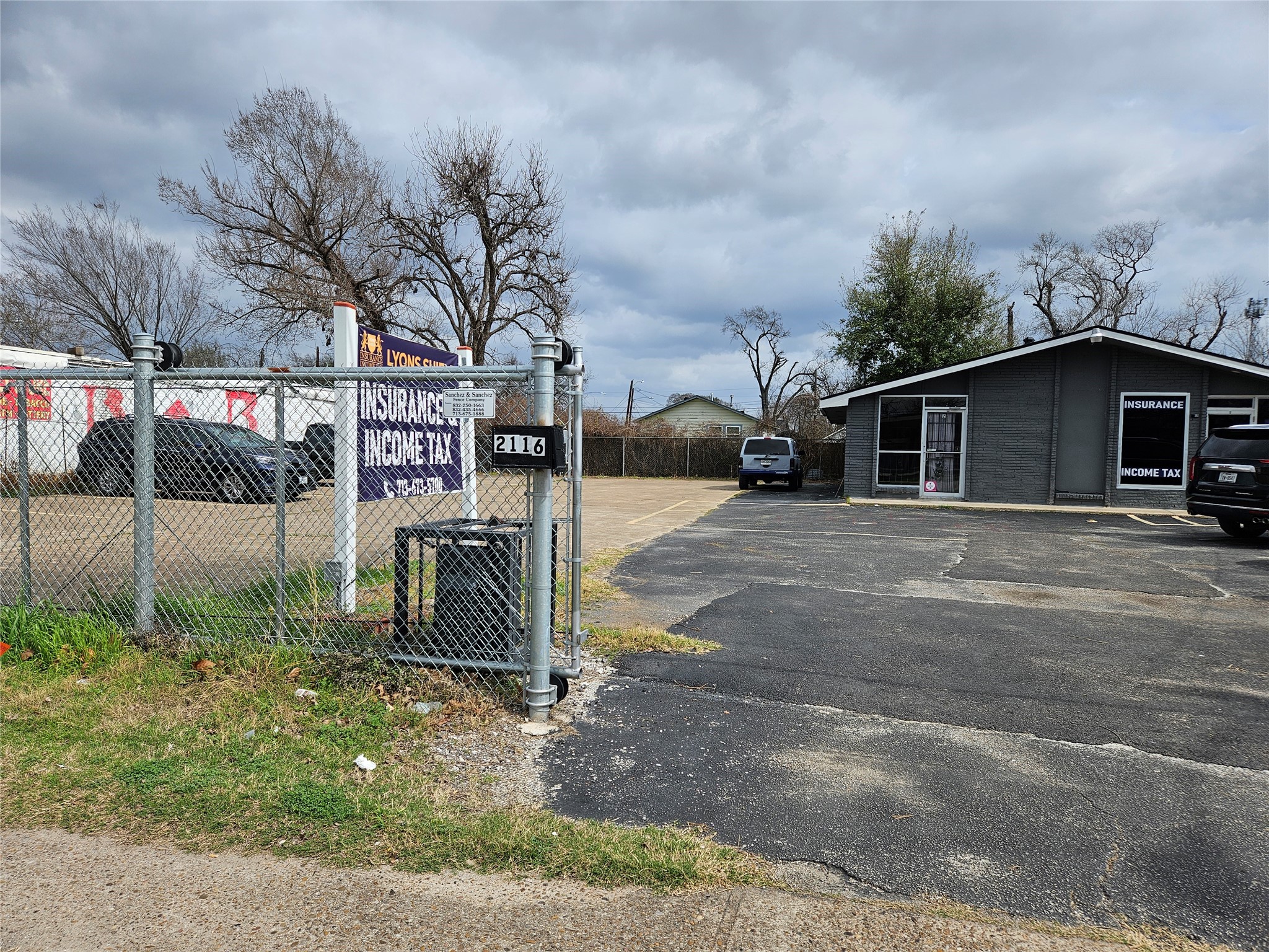 2116 Lockwood Drive Property Photo 2
