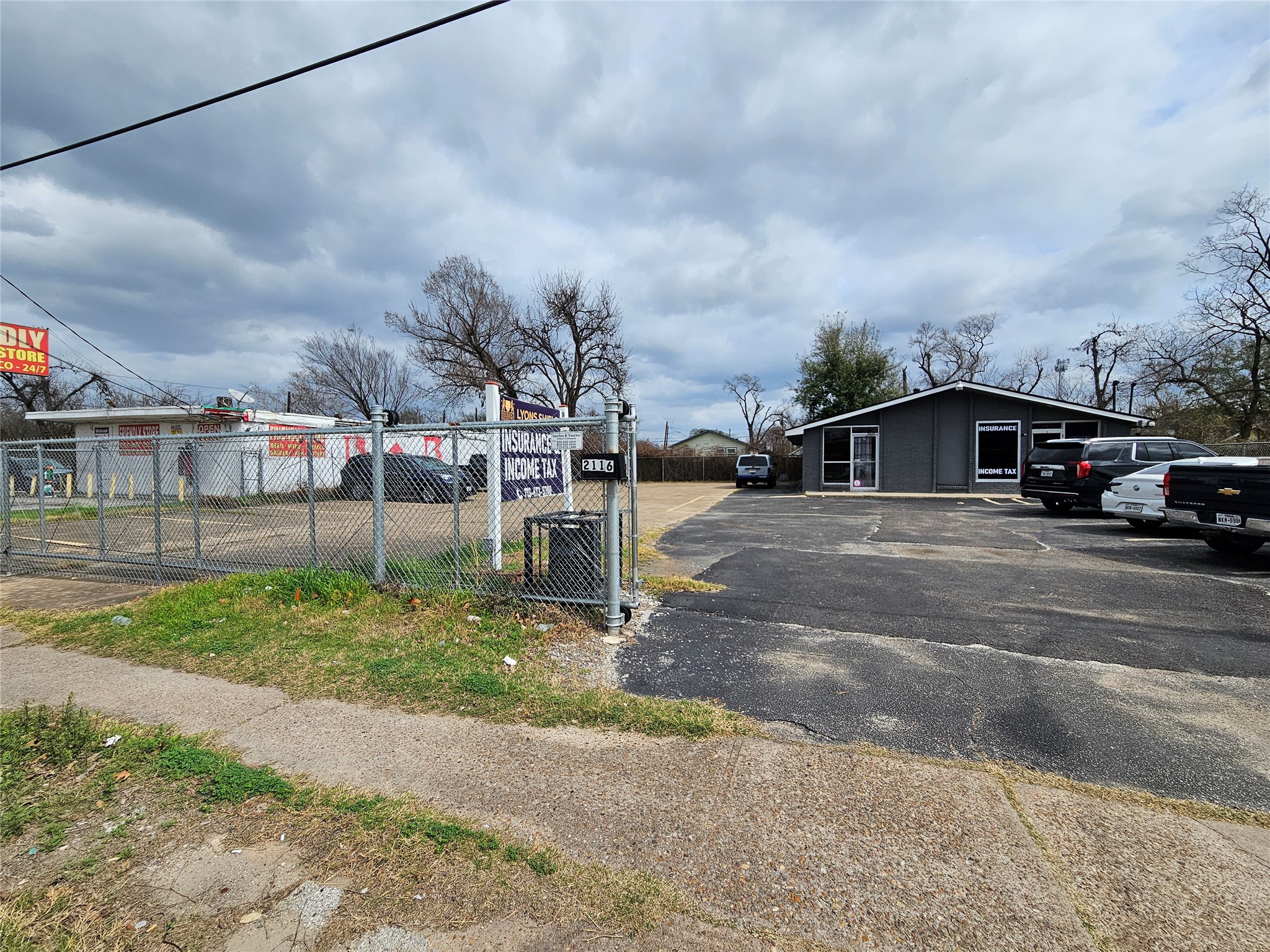 2116 Lockwood Drive Property Photo 3
