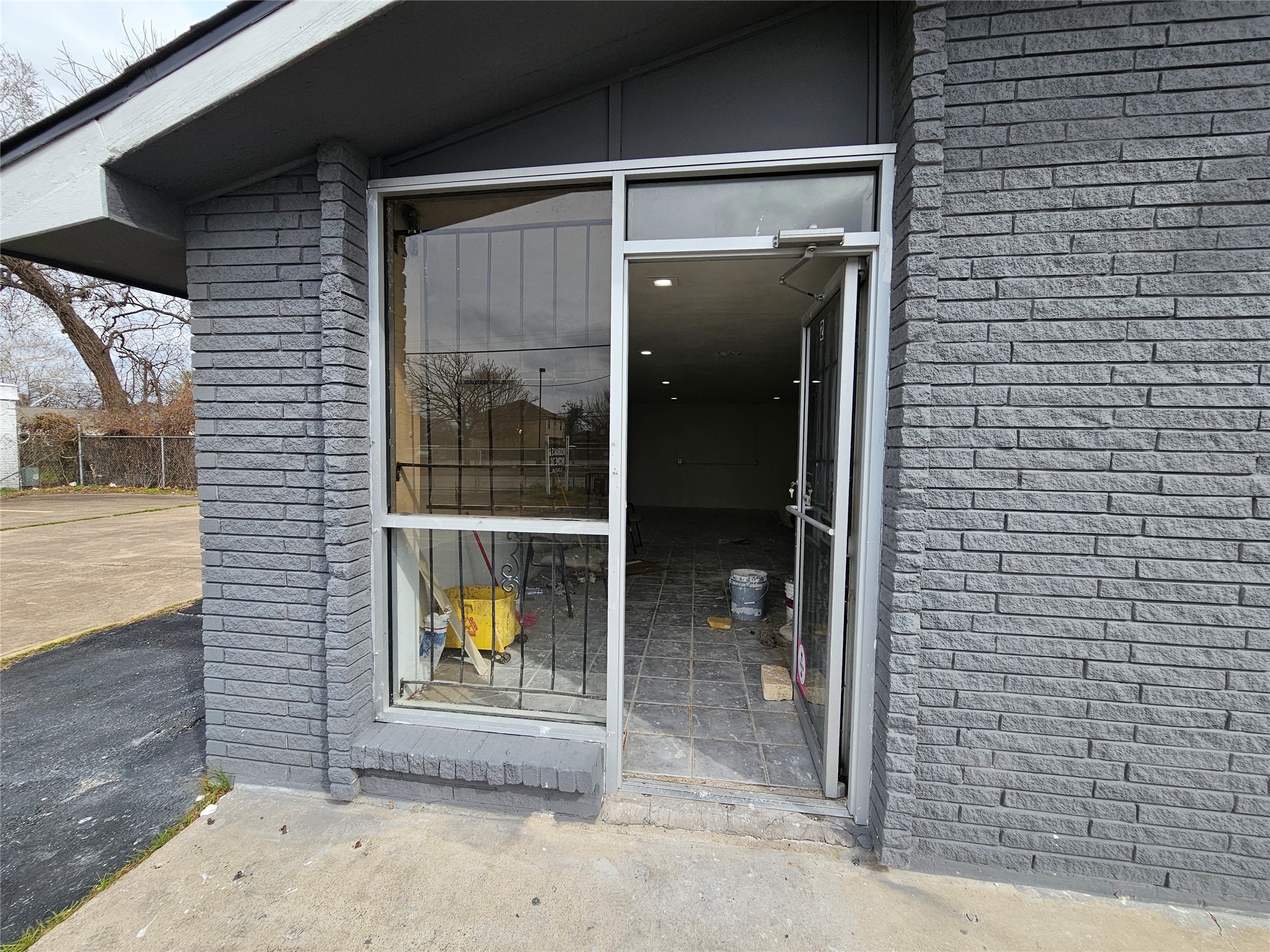 2116 Lockwood Drive Property Photo 4