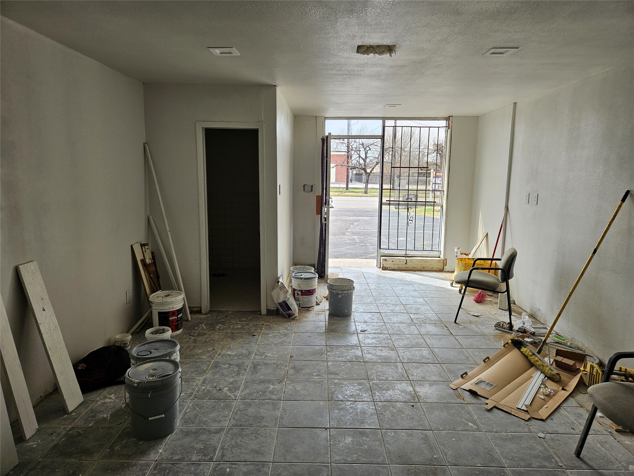 2116 Lockwood Drive Property Photo 5