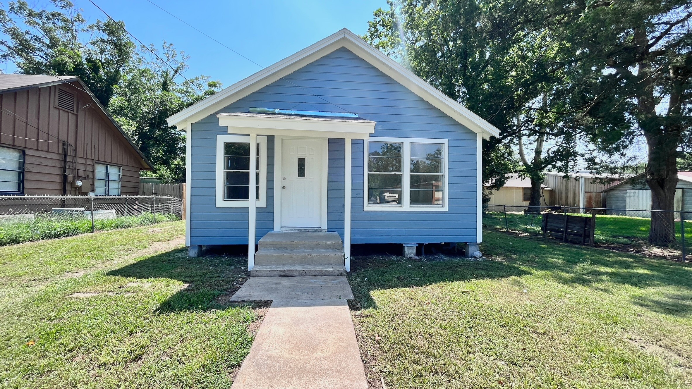 1811 Pine Avenue Property Photo 1