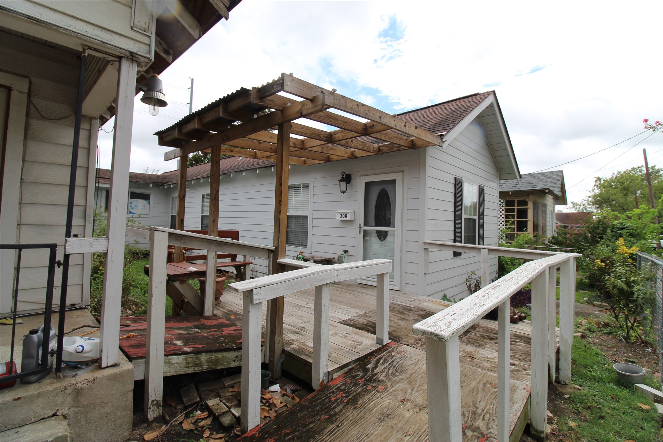 308 James Street Property Photo 2