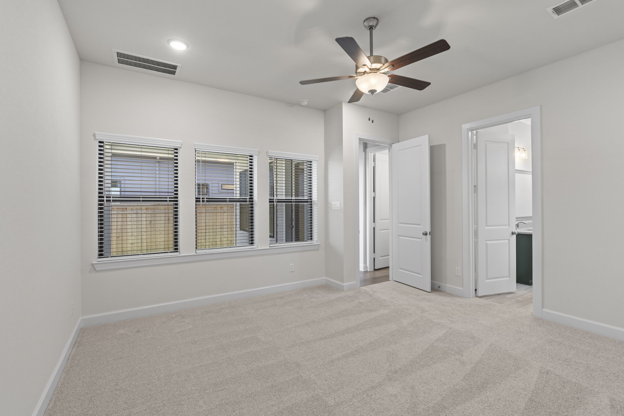 2718 Cottage Place Property Photo 6