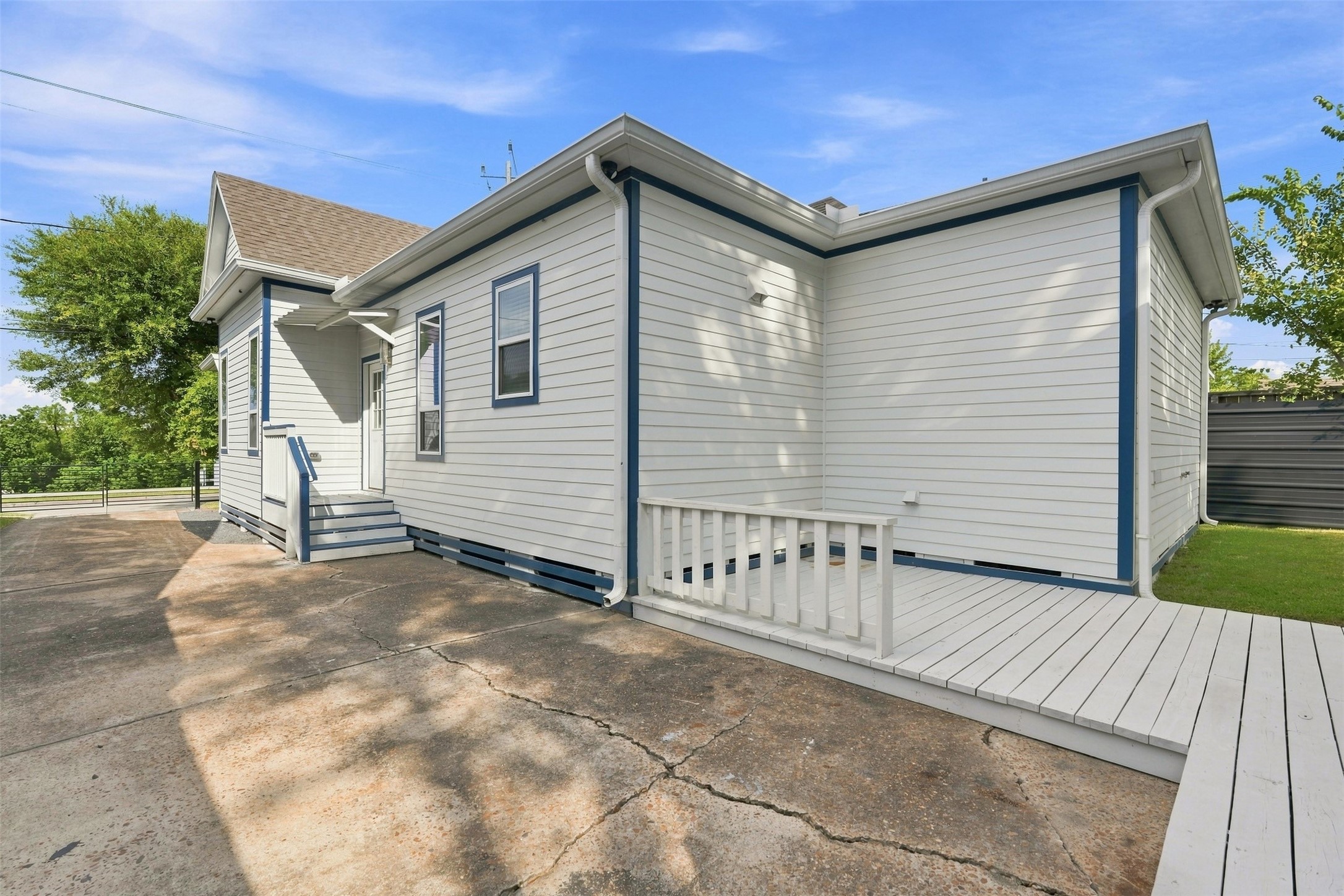 2218 South Street Property Photo 3