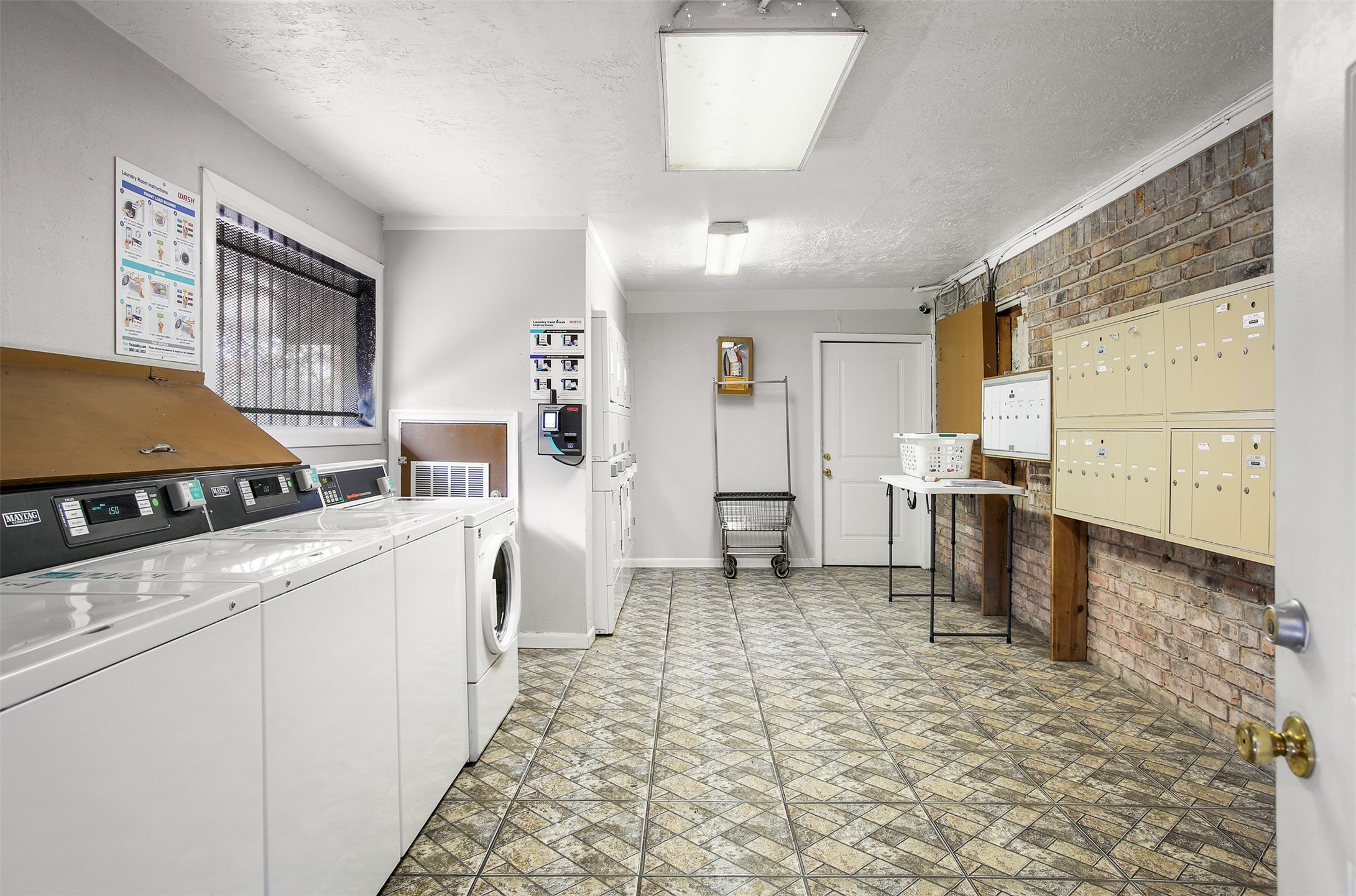 8800 Gulf Freeway 13 Property Photo 10